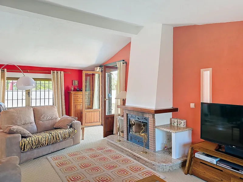 House - Detached Villa в продаже в Cómpeta, Málaga. В доме 2 спален и 2 ванных комнат. Площадь дома 229 м². Площадь участка 2497 м²