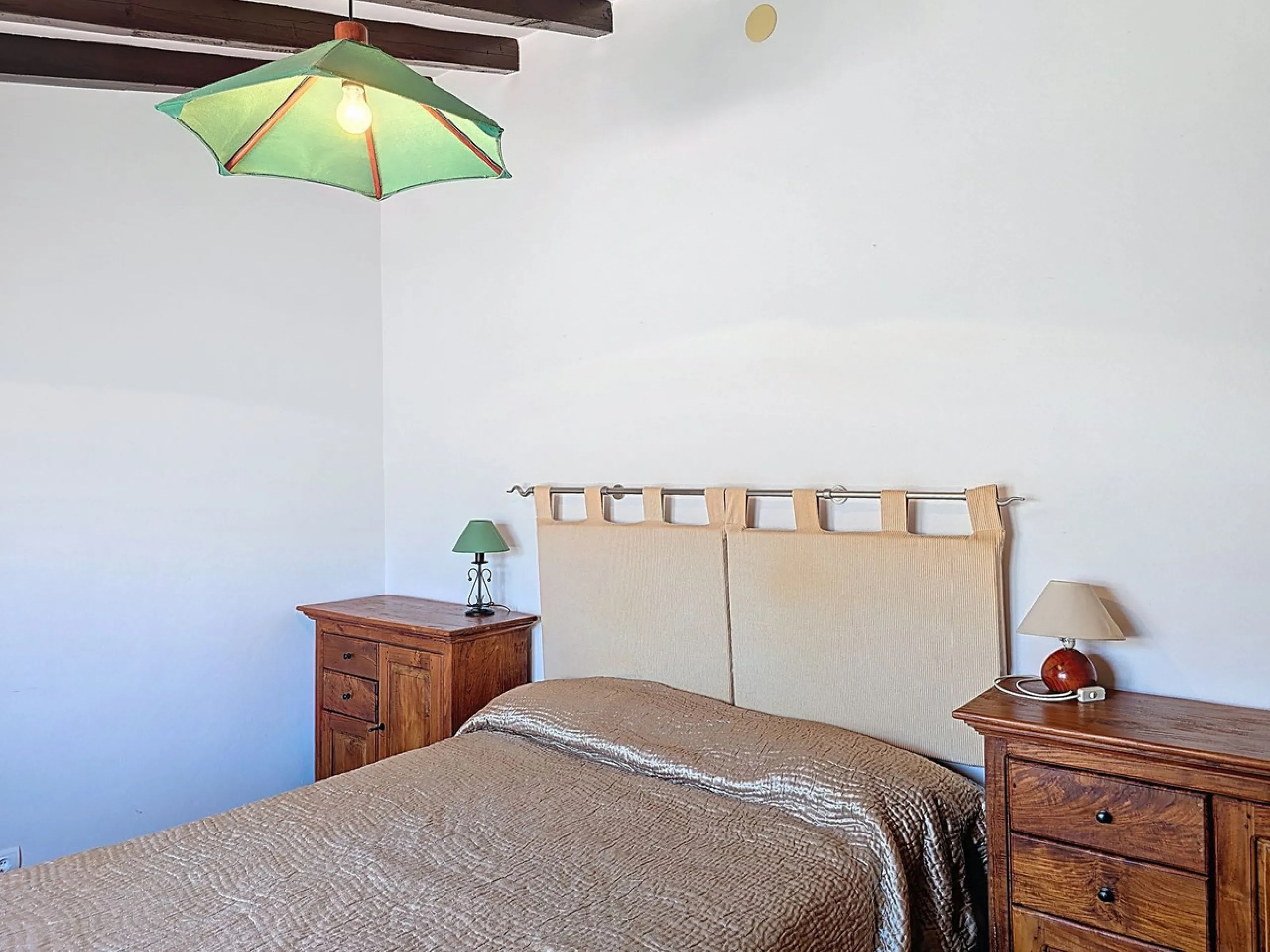 House - Detached Villa в продаже в Cómpeta, Málaga. В доме 2 спален и 2 ванных комнат. Площадь дома 229 м². Площадь участка 2497 м²
