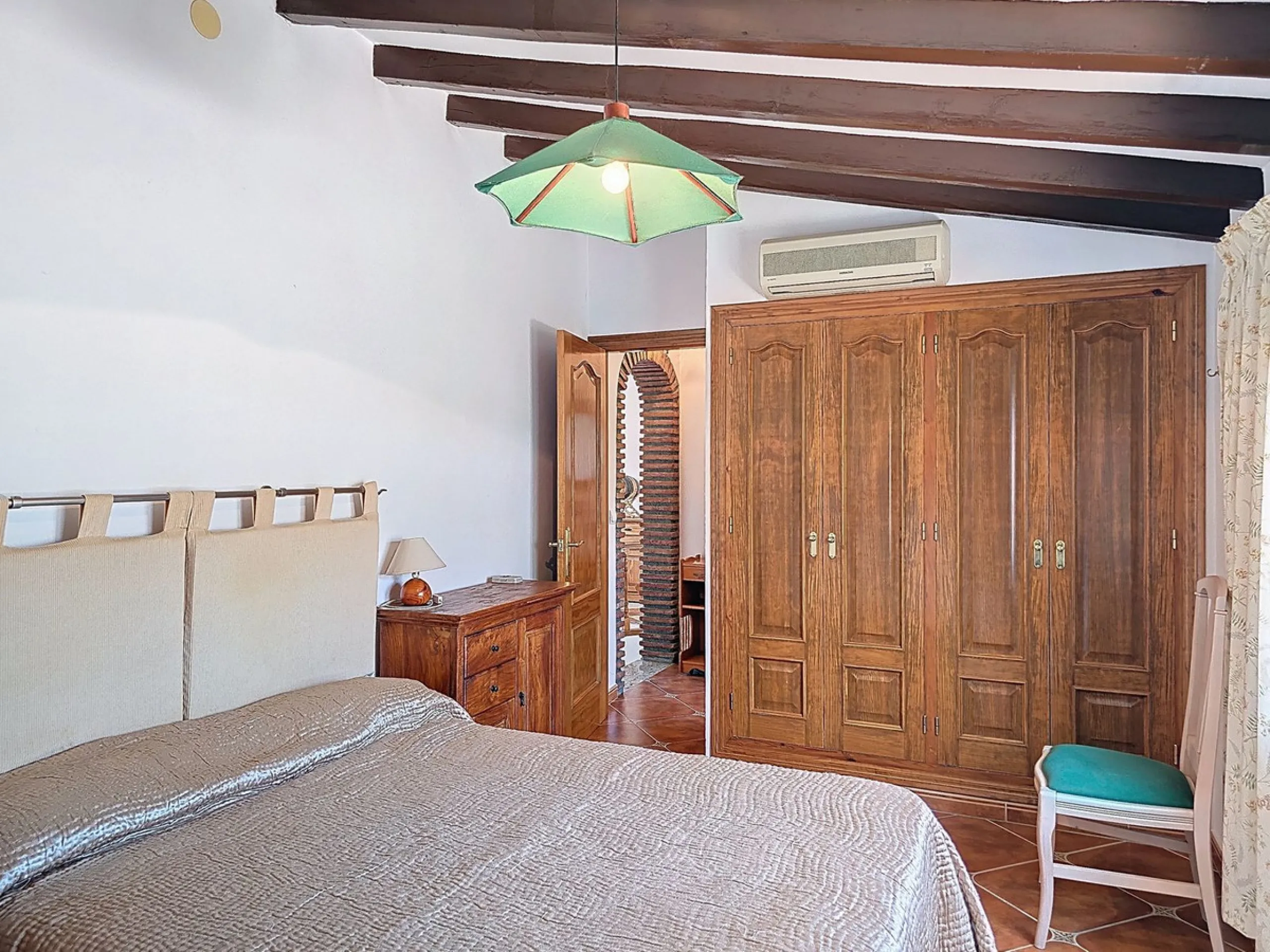 House - Detached Villa в продаже в Cómpeta, Málaga. В доме 2 спален и 2 ванных комнат. Площадь дома 229 м². Площадь участка 2497 м²