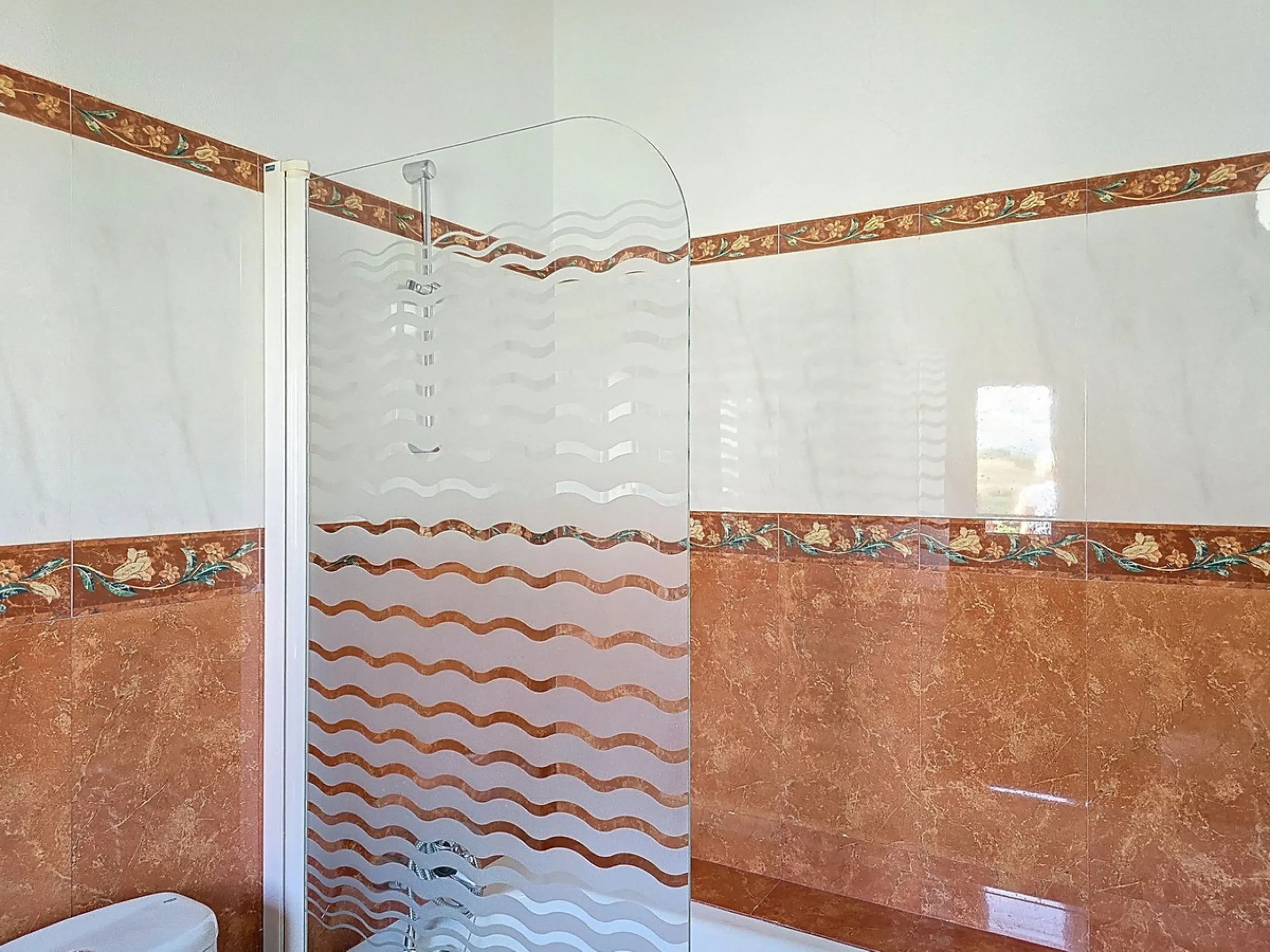 House - Detached Villa в продаже в Cómpeta, Málaga. В доме 2 спален и 2 ванных комнат. Площадь дома 229 м². Площадь участка 2497 м²