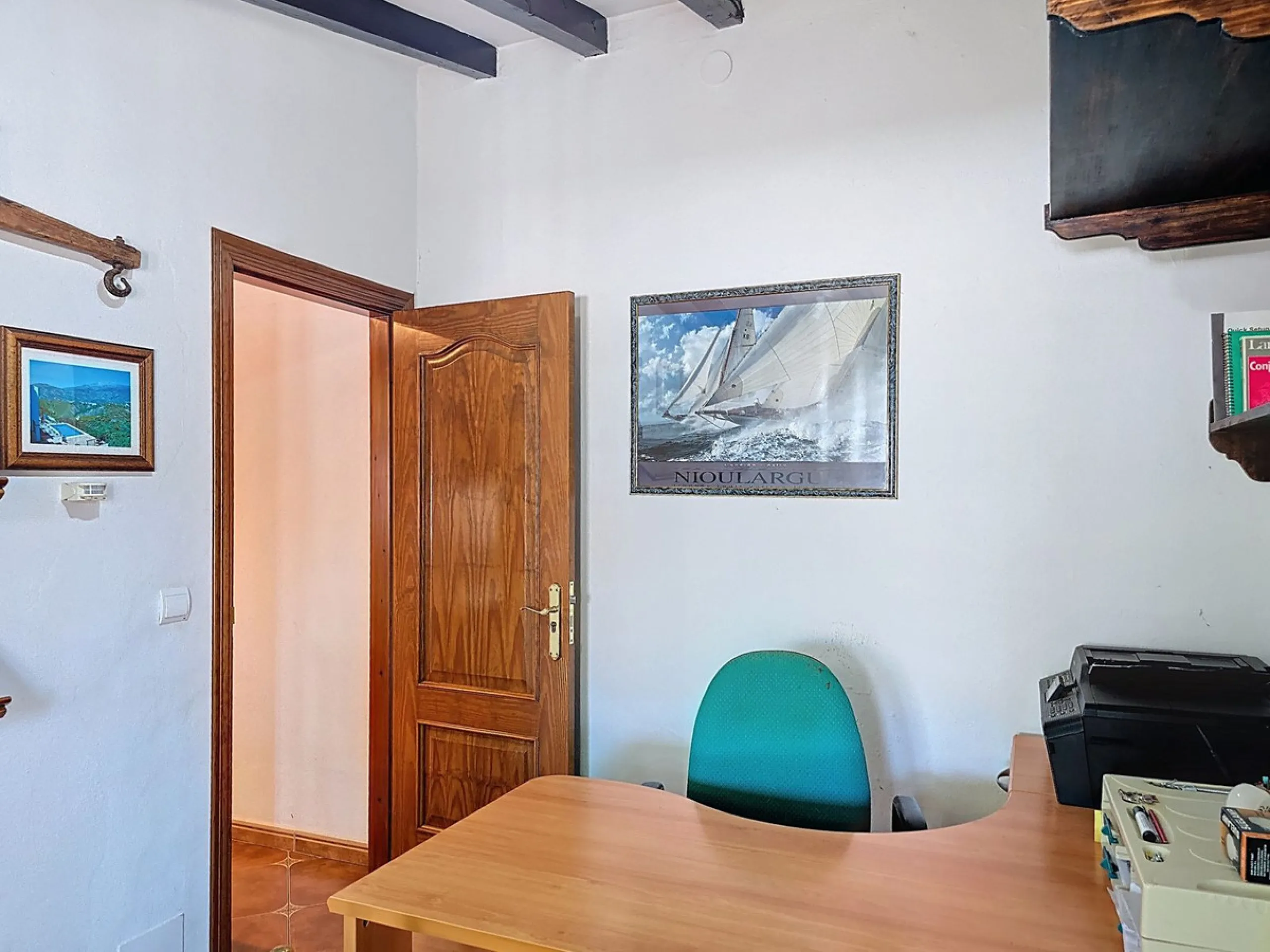 House - Detached Villa в продаже в Cómpeta, Málaga. В доме 2 спален и 2 ванных комнат. Площадь дома 229 м². Площадь участка 2497 м²