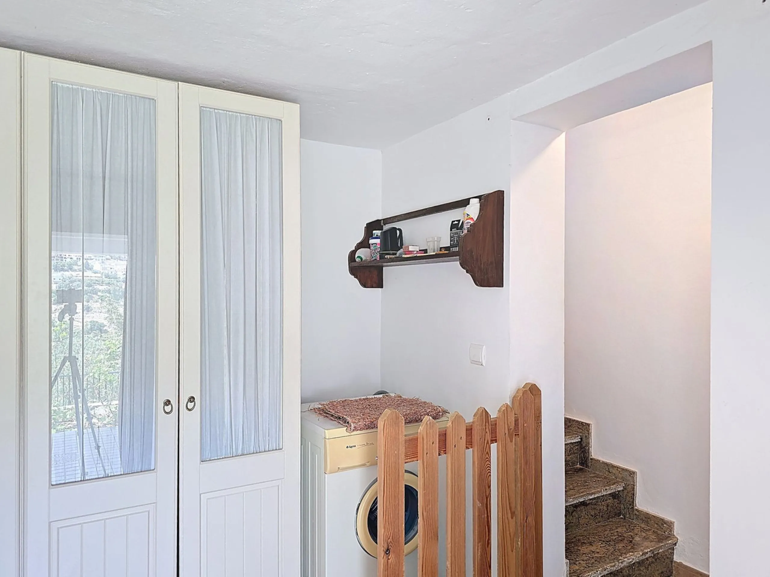 House - Detached Villa в продаже в Cómpeta, Málaga. В доме 2 спален и 2 ванных комнат. Площадь дома 229 м². Площадь участка 2497 м²