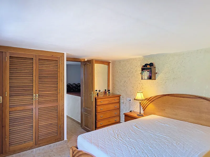 House - Detached Villa в продаже в Cómpeta, Málaga. В доме 2 спален и 2 ванных комнат. Площадь дома 229 м². Площадь участка 2497 м²
