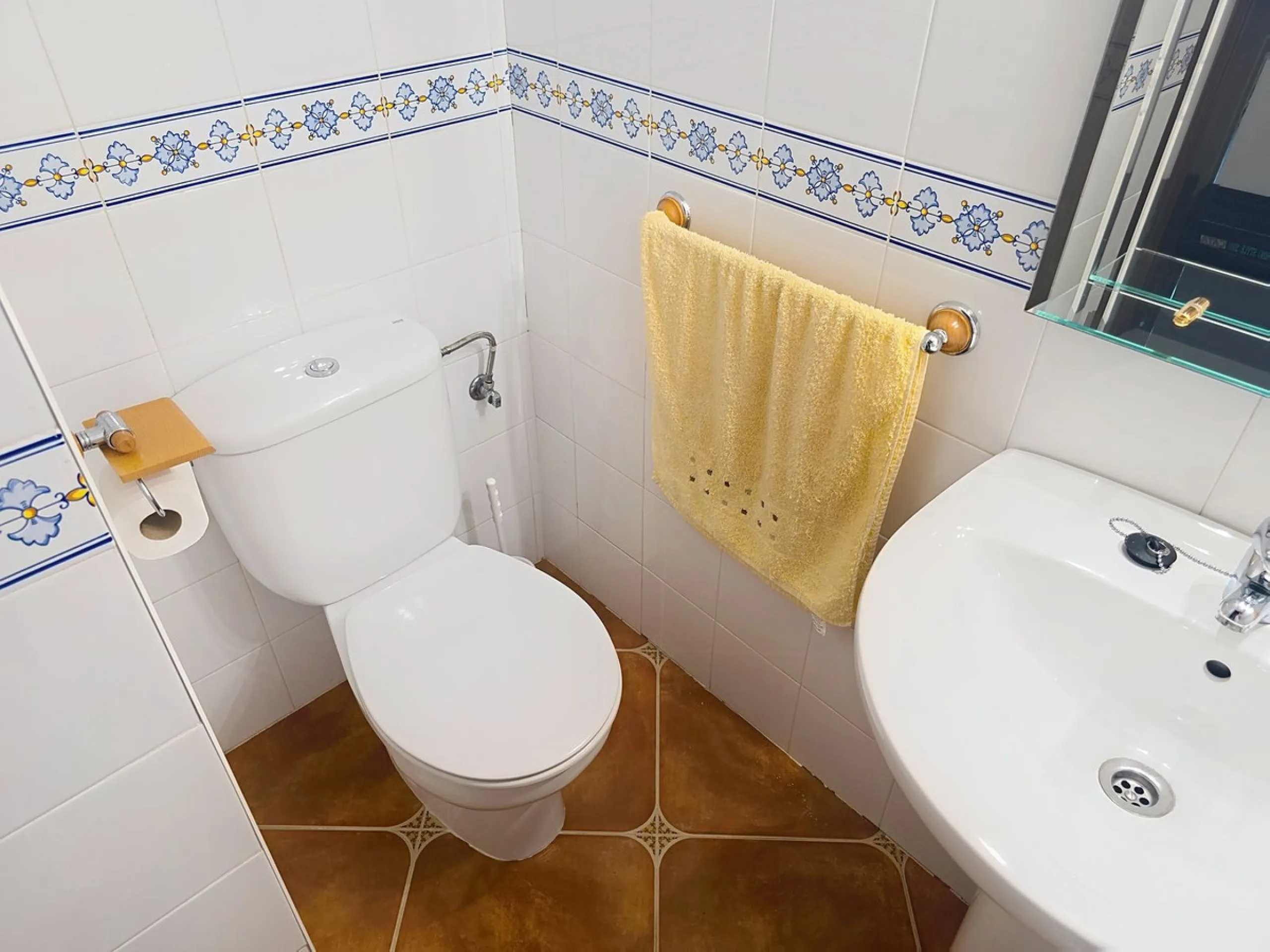 House - Detached Villa в продаже в Cómpeta, Málaga. В доме 2 спален и 2 ванных комнат. Площадь дома 229 м². Площадь участка 2497 м²