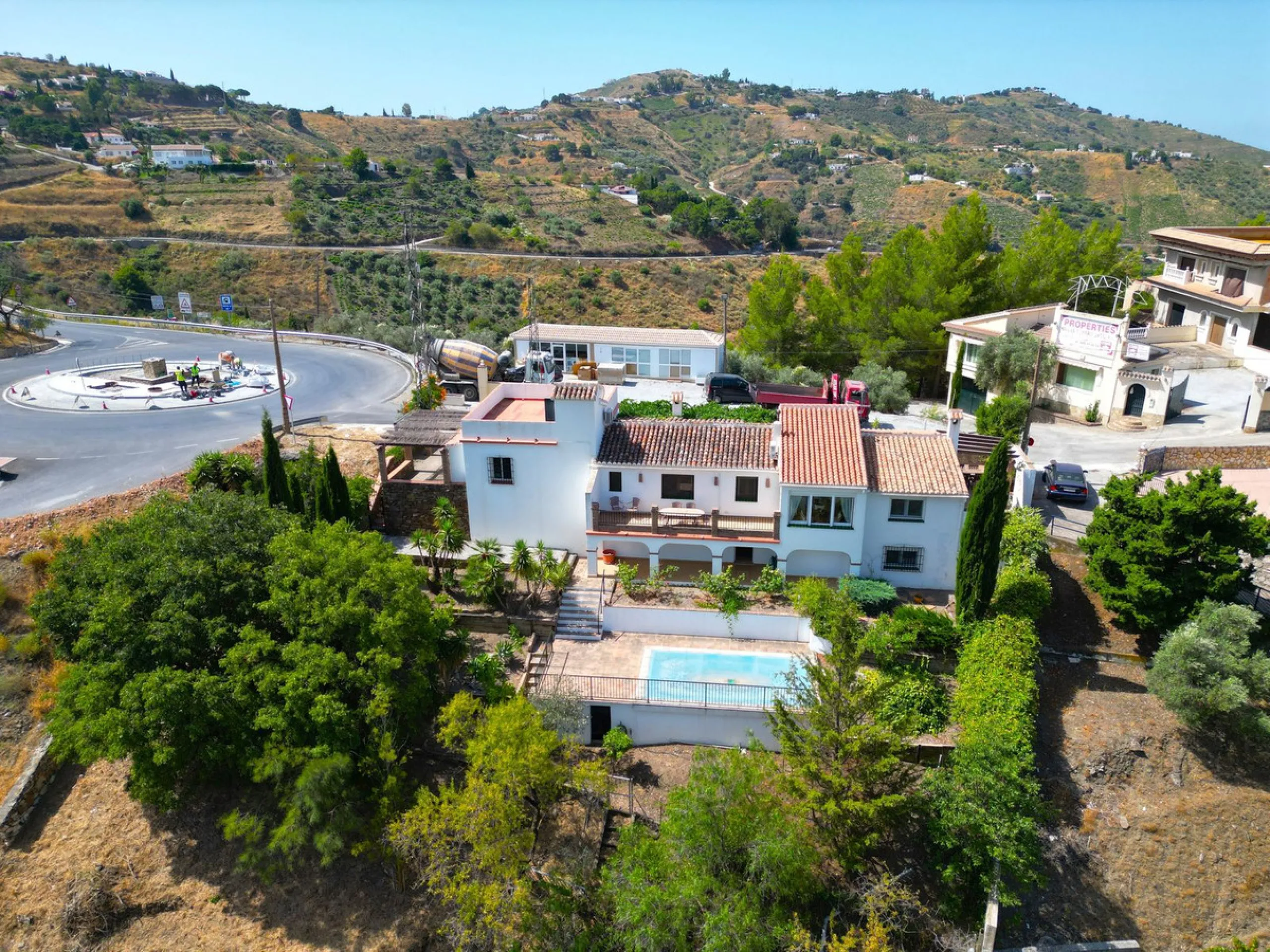 House - Detached Villa в продаже в Cómpeta, Málaga. В доме 2 спален и 2 ванных комнат. Площадь дома 229 м². Площадь участка 2497 м²