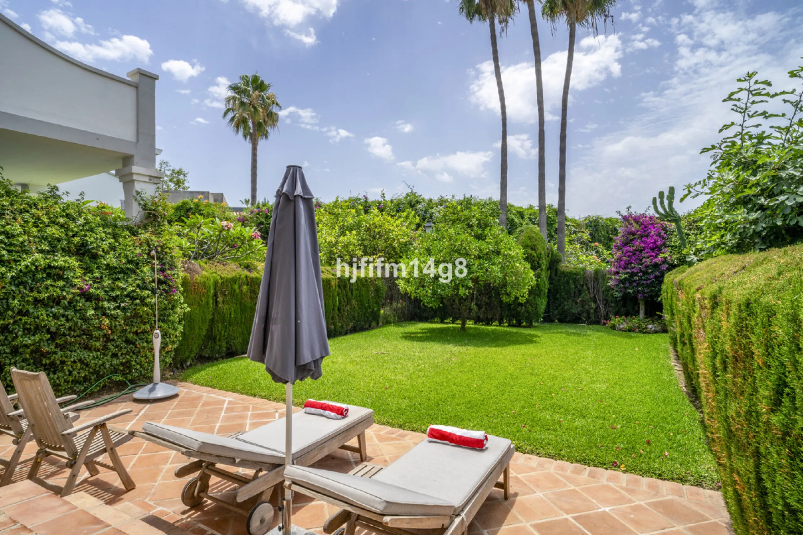 House - Townhouse в продаже в Marbella, Málaga. В доме 3 спален и 4 ванных комнат. Площадь дома 385 м². Площадь участка 178 м²