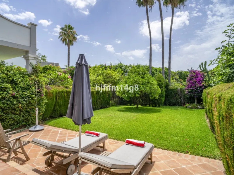 House - Townhouse в продаже в Marbella, Málaga. В доме 3 спален и 4 ванных комнат. Площадь дома 385 м². Площадь участка 178 м²