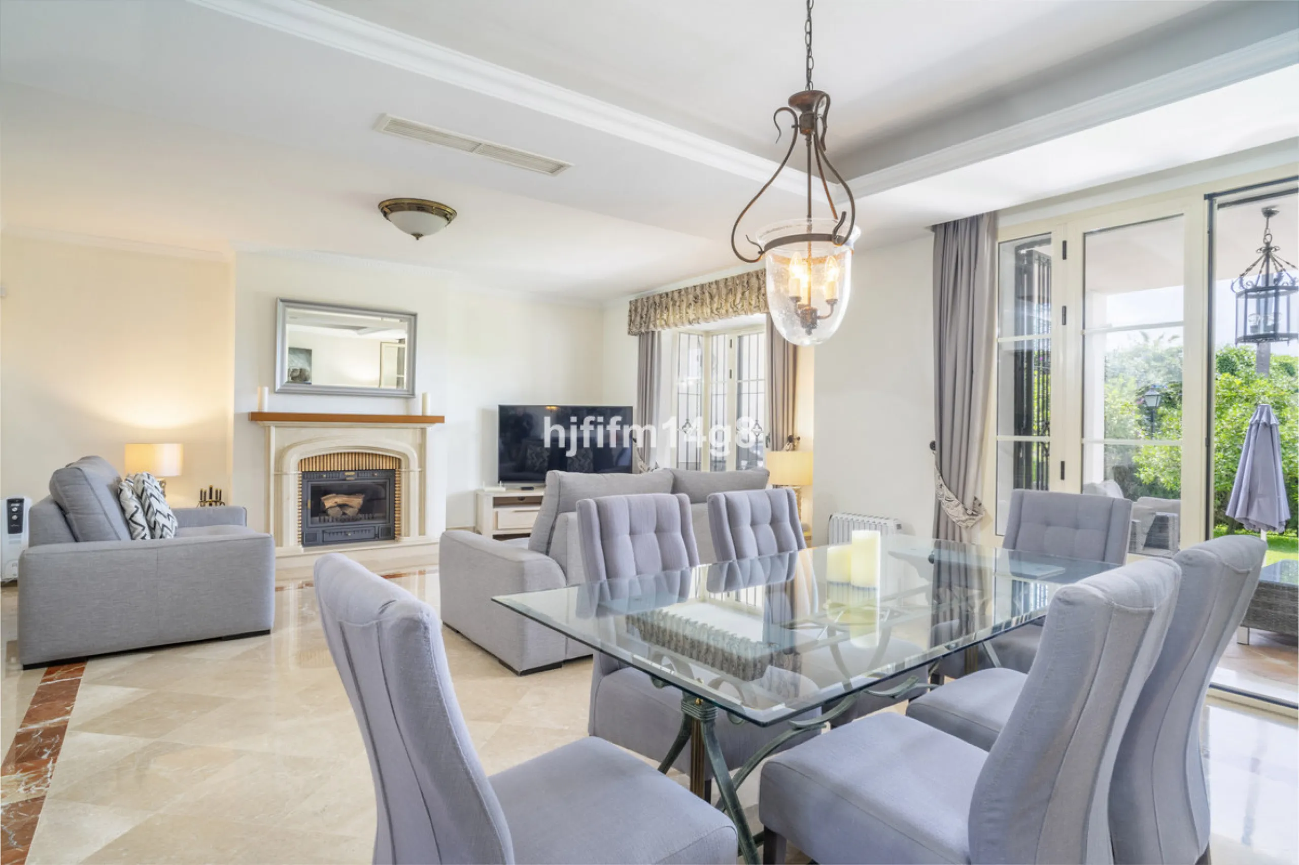 House - Townhouse в продаже в Marbella, Málaga. В доме 3 спален и 4 ванных комнат. Площадь дома 385 м². Площадь участка 178 м²