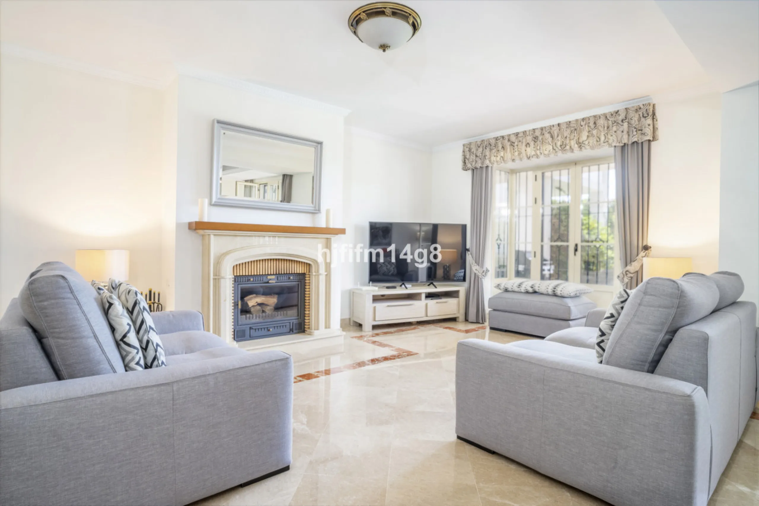 House - Townhouse в продаже в Marbella, Málaga. В доме 3 спален и 4 ванных комнат. Площадь дома 385 м². Площадь участка 178 м²