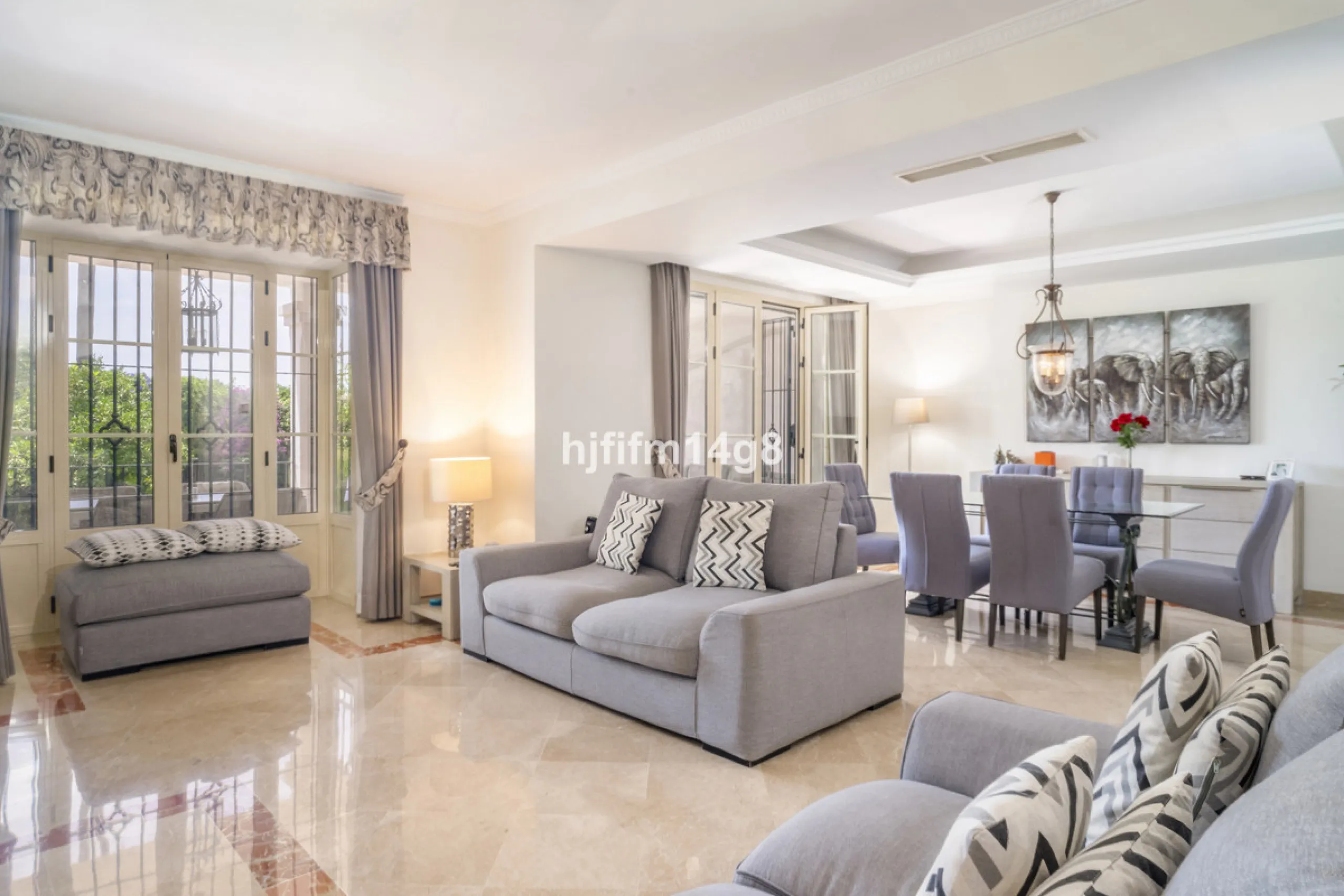 House - Townhouse в продаже в Marbella, Málaga. В доме 3 спален и 4 ванных комнат. Площадь дома 385 м². Площадь участка 178 м²