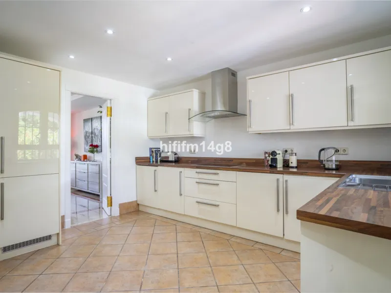 House - Townhouse в продаже в Marbella, Málaga. В доме 3 спален и 4 ванных комнат. Площадь дома 385 м². Площадь участка 178 м²