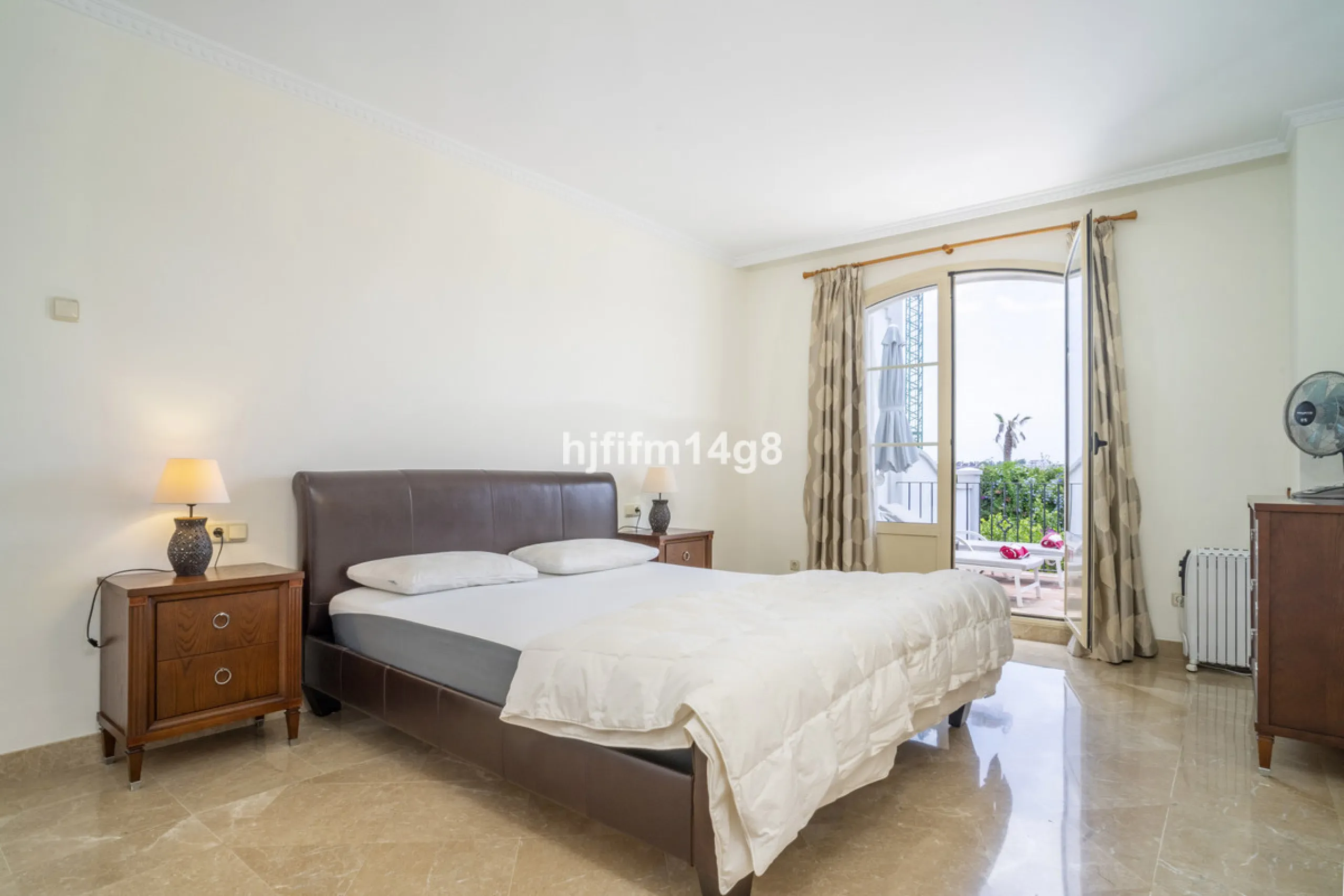 House - Townhouse в продаже в Marbella, Málaga. В доме 3 спален и 4 ванных комнат. Площадь дома 385 м². Площадь участка 178 м²