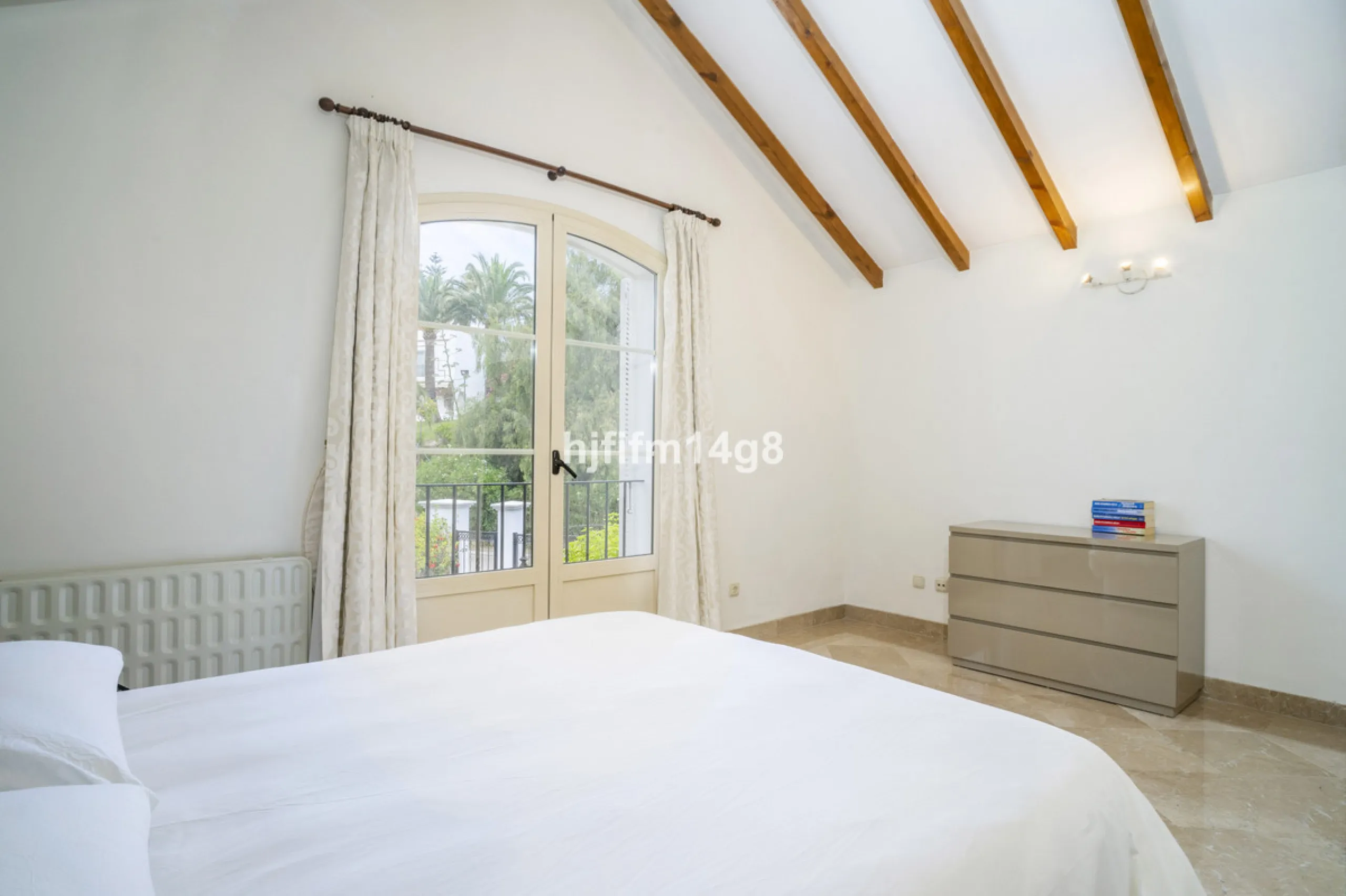 House - Townhouse в продаже в Marbella, Málaga. В доме 3 спален и 4 ванных комнат. Площадь дома 385 м². Площадь участка 178 м²