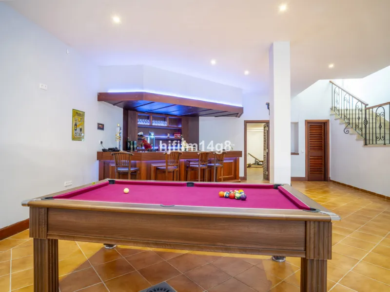 House - Townhouse в продаже в Marbella, Málaga. В доме 3 спален и 4 ванных комнат. Площадь дома 385 м². Площадь участка 178 м²