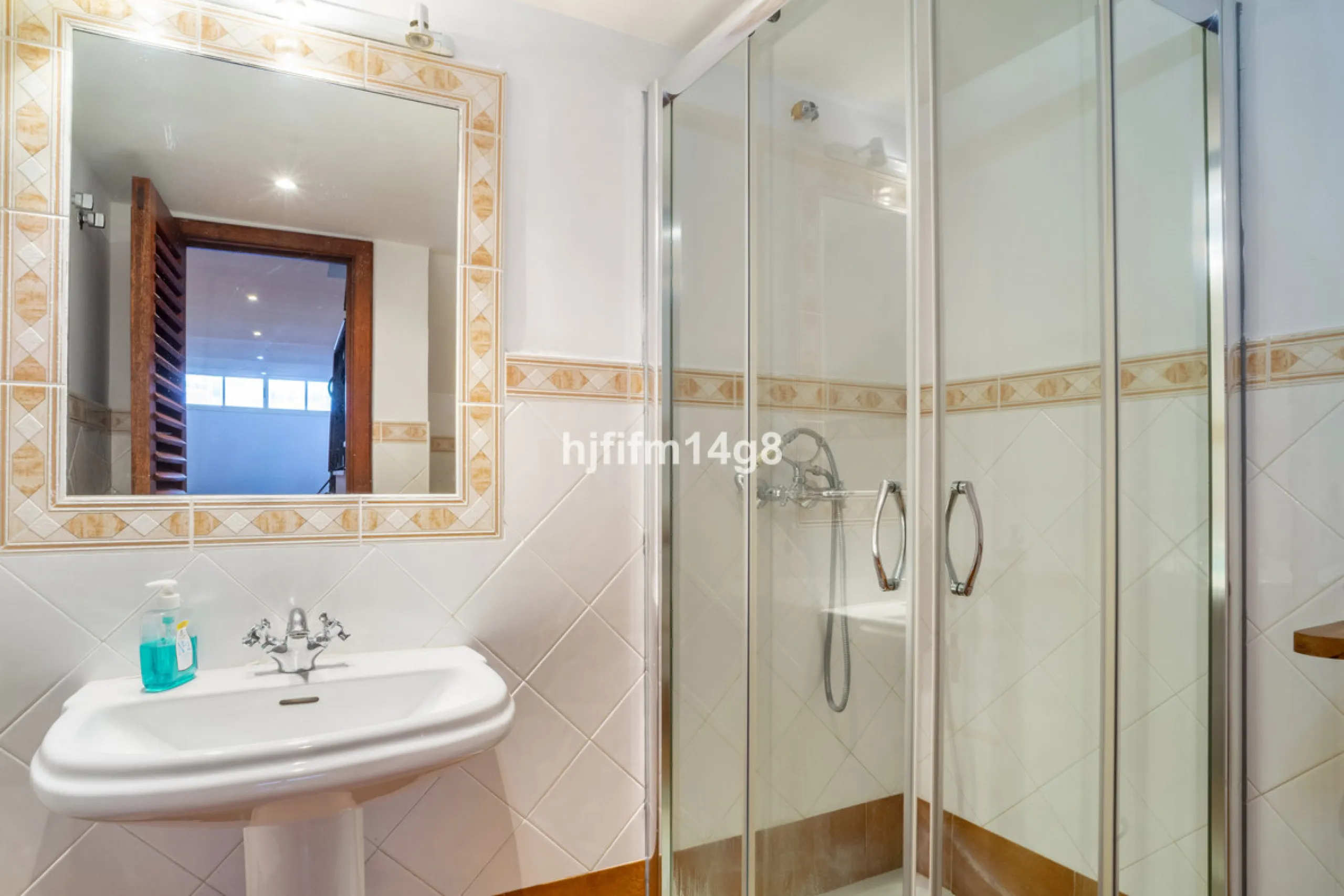House - Townhouse в продаже в Marbella, Málaga. В доме 3 спален и 4 ванных комнат. Площадь дома 385 м². Площадь участка 178 м²