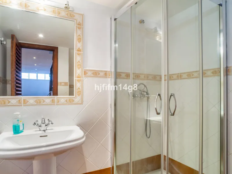 House - Townhouse в продаже в Marbella, Málaga. В доме 3 спален и 4 ванных комнат. Площадь дома 385 м². Площадь участка 178 м²