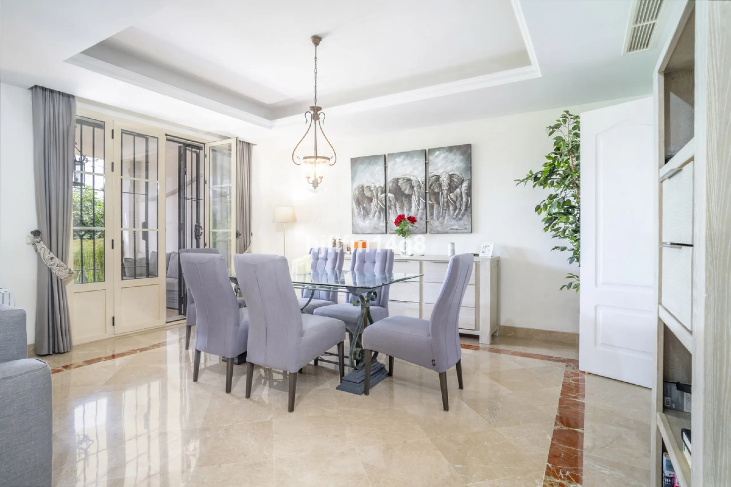 House - Townhouse в продаже в Marbella, Málaga. В доме 3 спален и 4 ванных комнат. Площадь дома 385 м². Площадь участка 178 м²