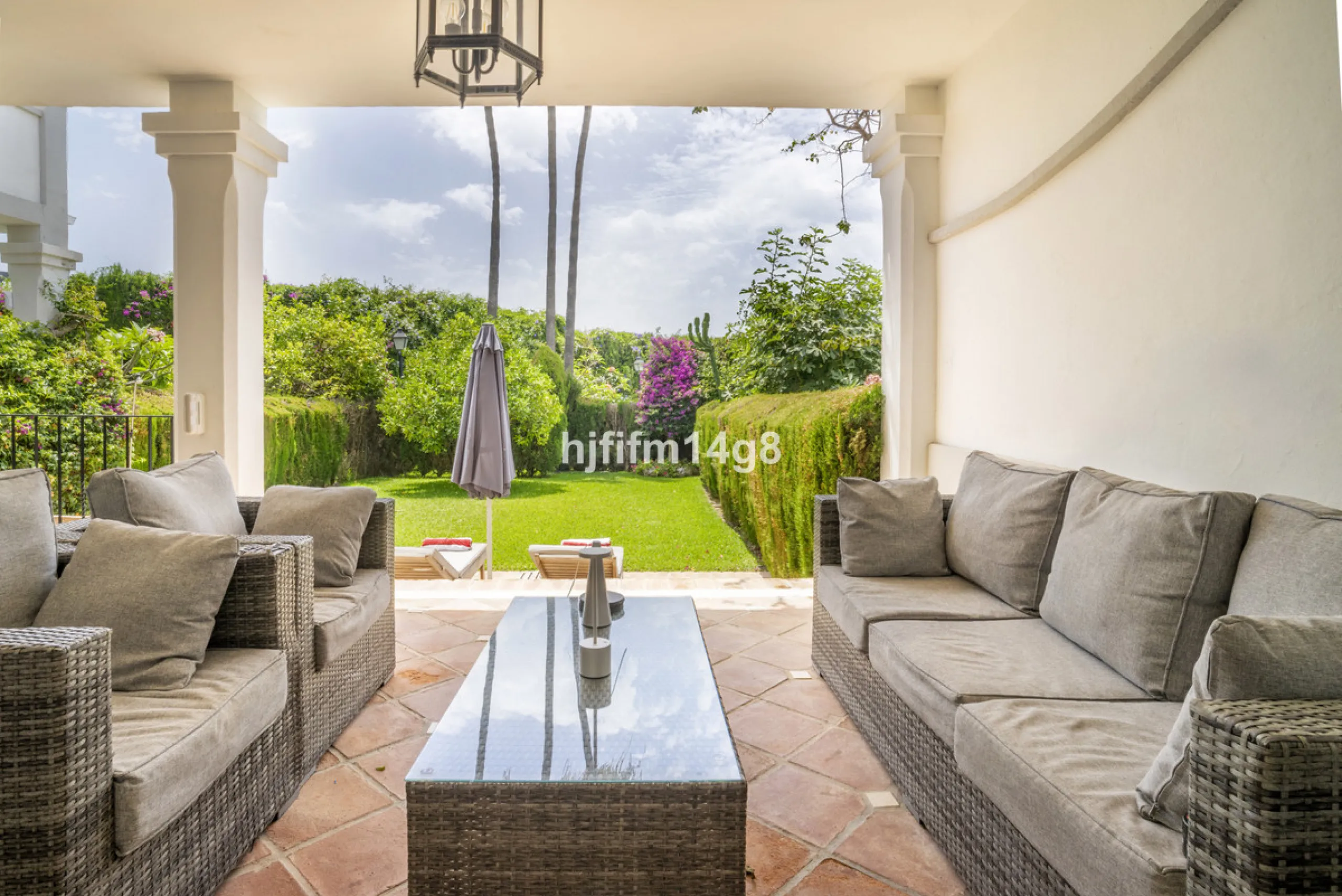 House - Townhouse в продаже в Marbella, Málaga. В доме 3 спален и 4 ванных комнат. Площадь дома 385 м². Площадь участка 178 м²