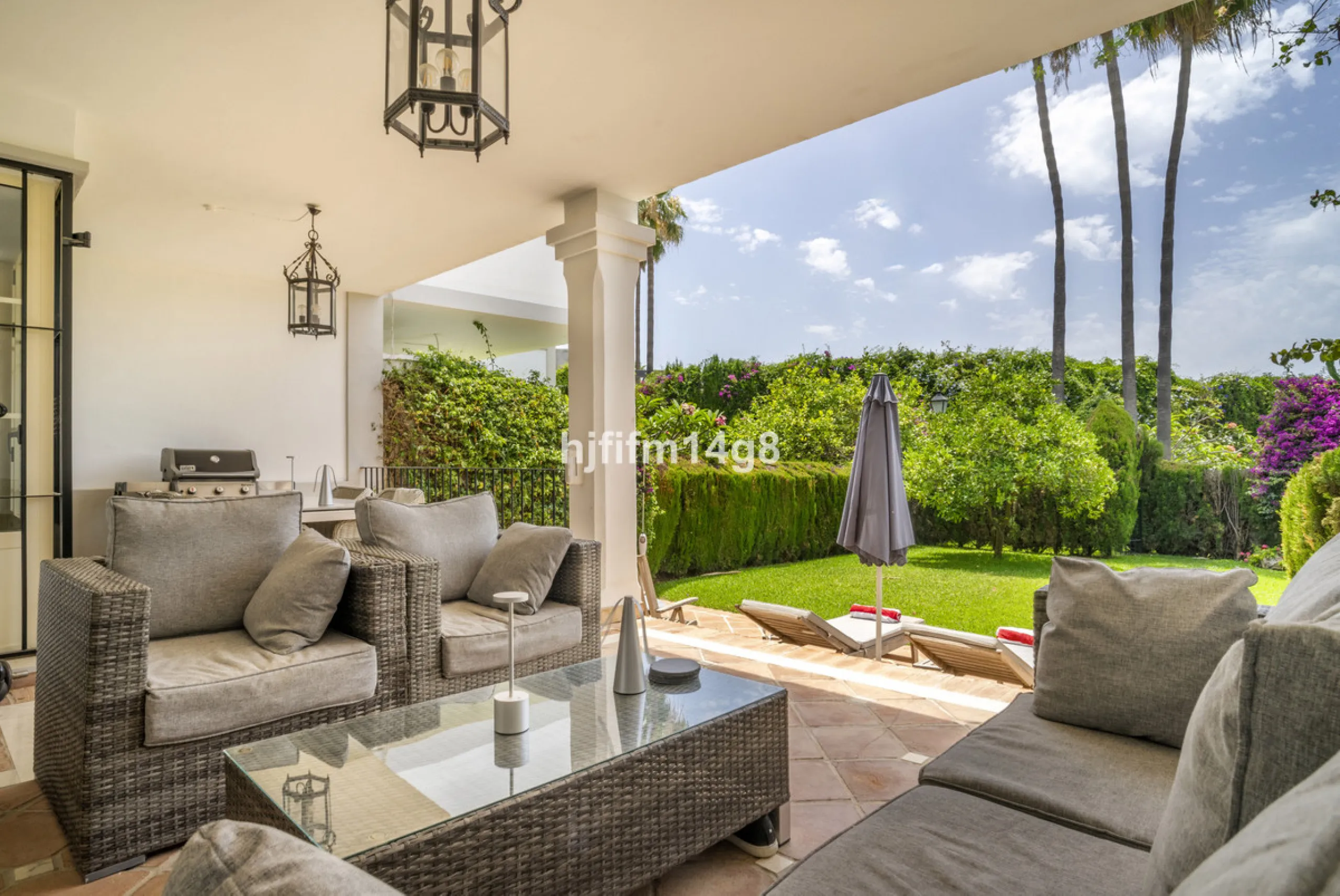 House - Townhouse в продаже в Marbella, Málaga. В доме 3 спален и 4 ванных комнат. Площадь дома 385 м². Площадь участка 178 м²