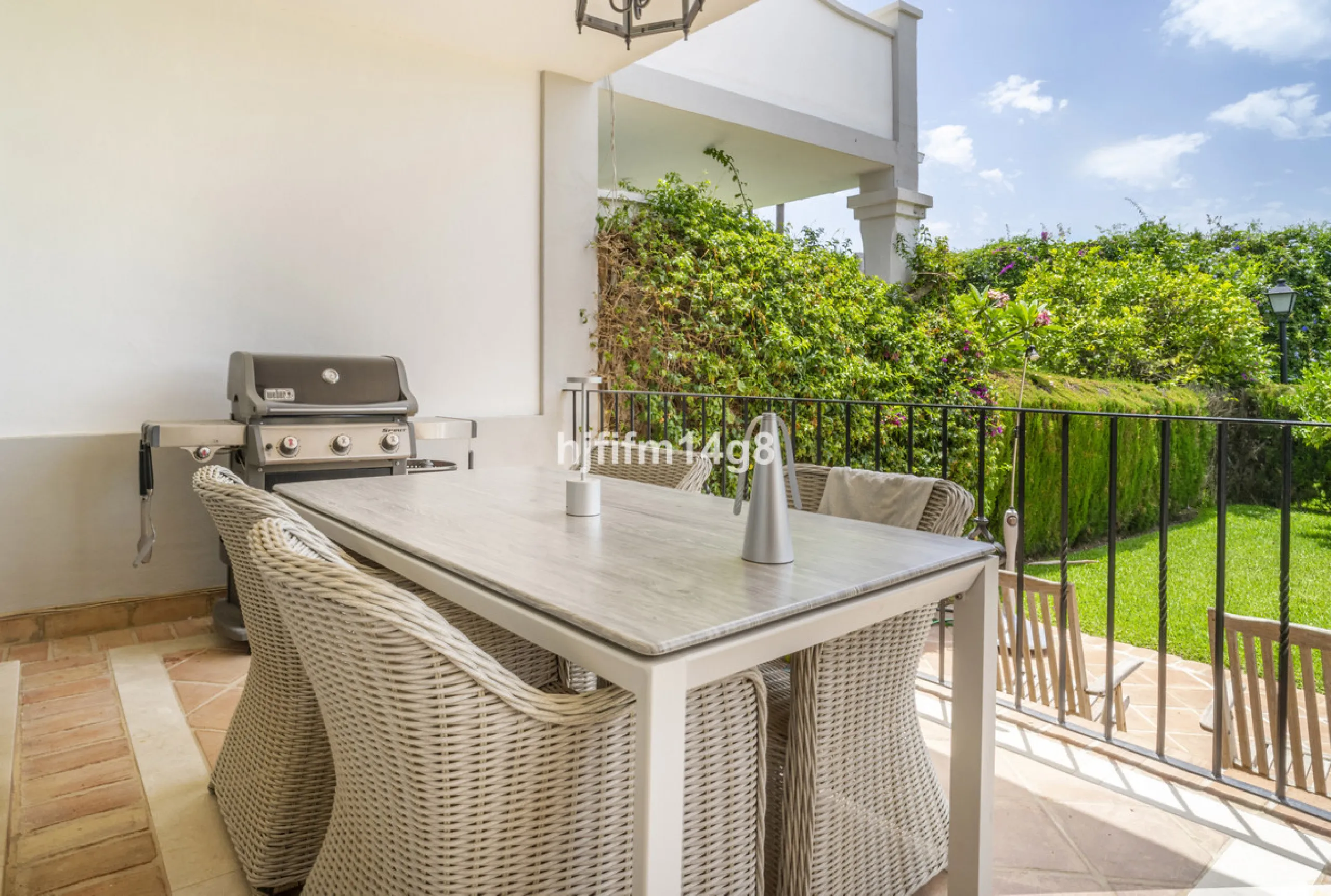 House - Townhouse в продаже в Marbella, Málaga. В доме 3 спален и 4 ванных комнат. Площадь дома 385 м². Площадь участка 178 м²