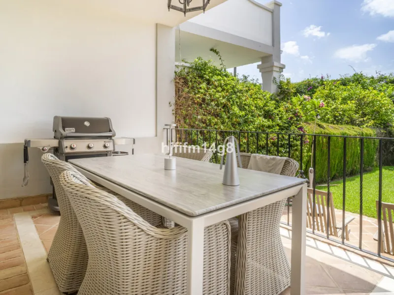 House - Townhouse в продаже в Marbella, Málaga. В доме 3 спален и 4 ванных комнат. Площадь дома 385 м². Площадь участка 178 м²