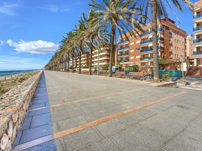 Bright frontline sea view apartment with panoramic views in Calafell, Costa Dorada