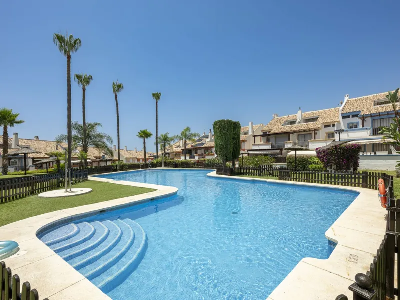 Spacious semi-detached house with terrace, garden, swimming pool and double garage in one of the best residential areas of Marbella