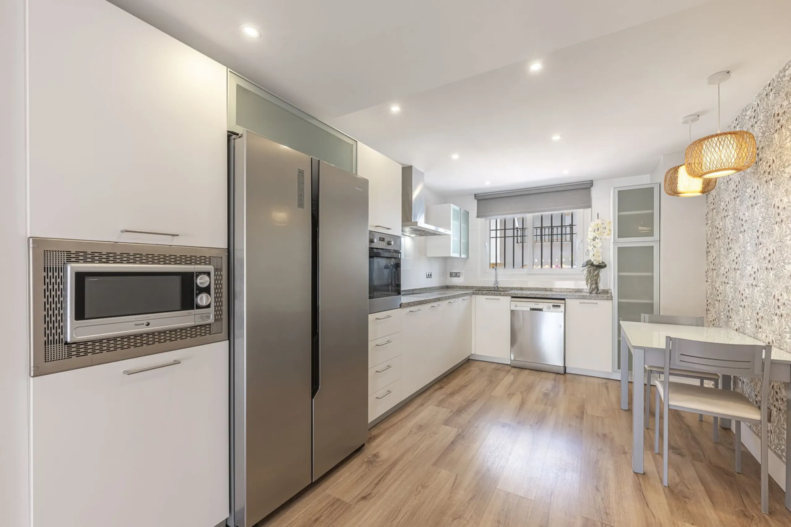 Spacious semi-detached house with terrace, garden, swimming pool and double garage in one of the best residential areas of Marbella
