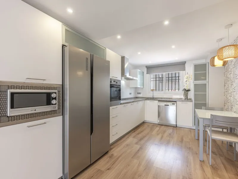 Spacious semi-detached house with terrace, garden, swimming pool and double garage in one of the best residential areas of Marbella