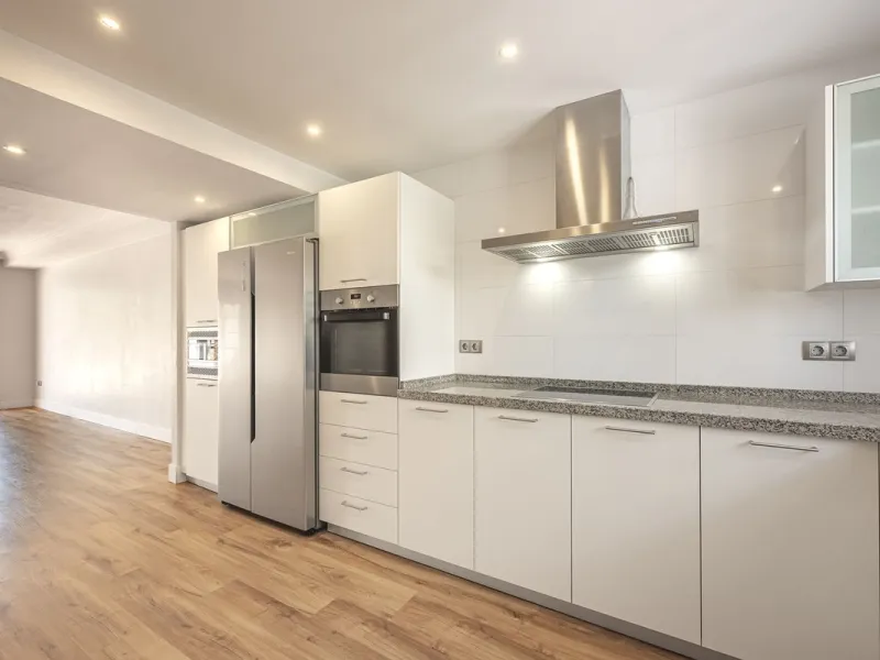 Spacious semi-detached house with terrace, garden, swimming pool and double garage in one of the best residential areas of Marbella