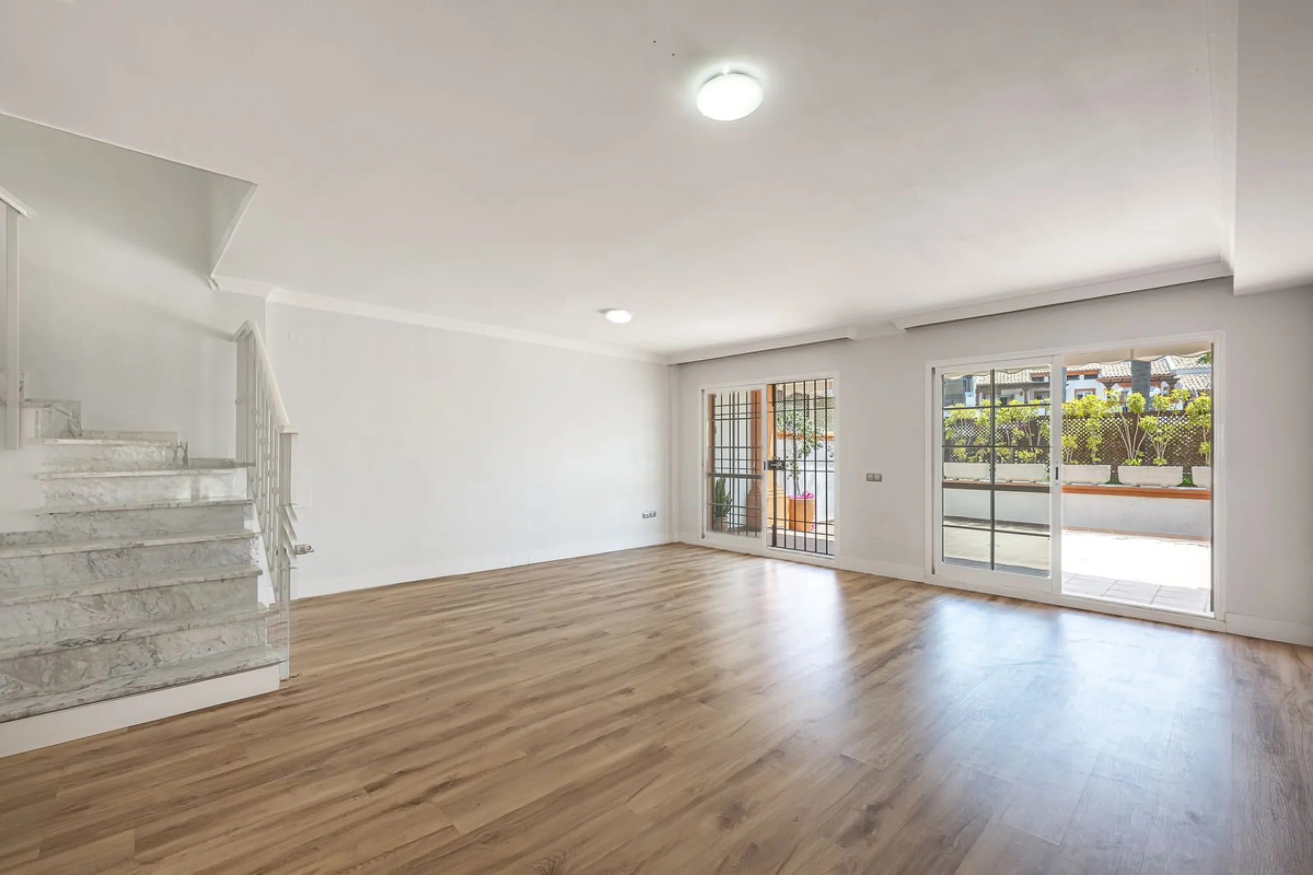 Spacious semi-detached house with terrace, garden, swimming pool and double garage in one of the best residential areas of Marbella