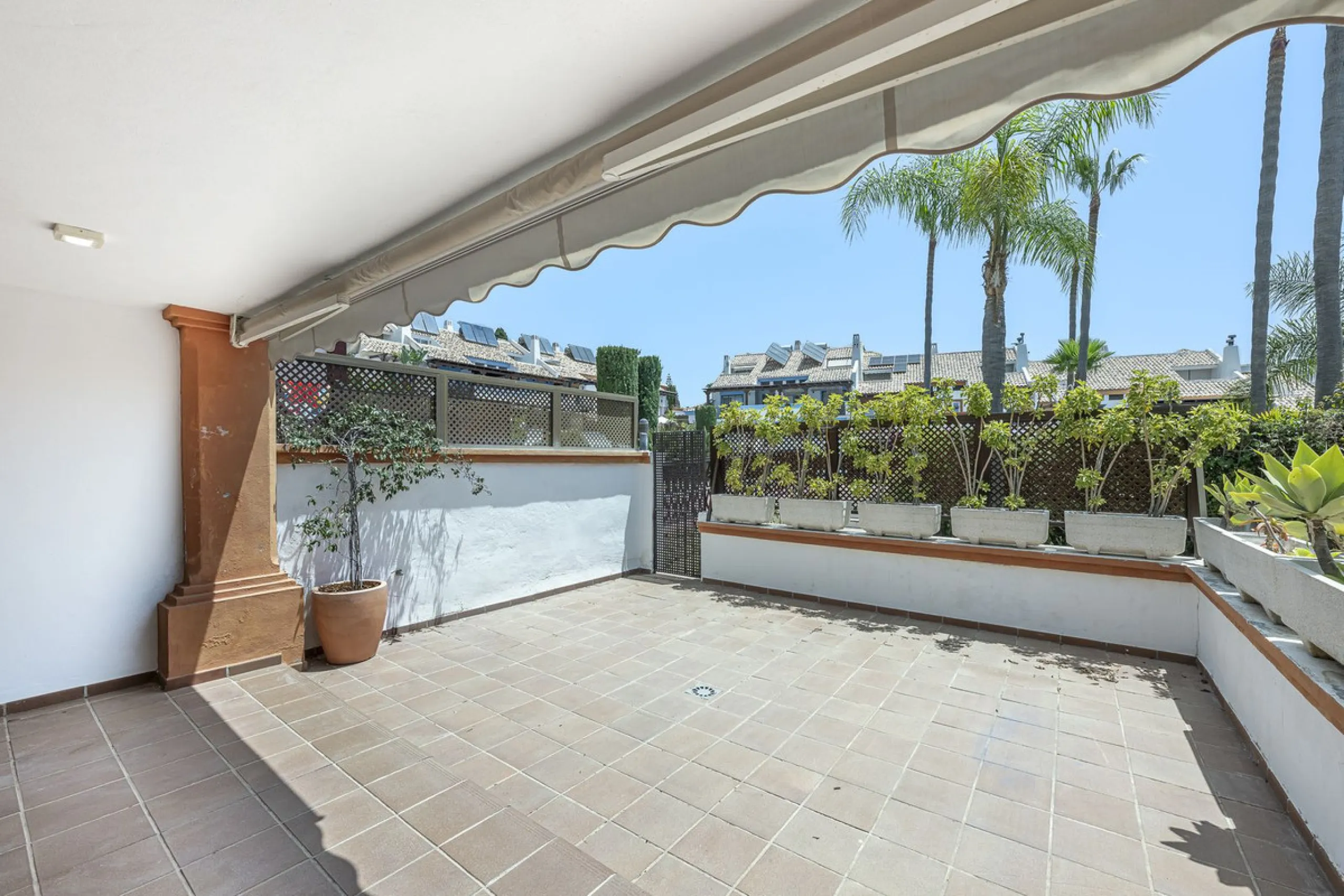 Spacious semi-detached house with terrace, garden, swimming pool and double garage in one of the best residential areas of Marbella