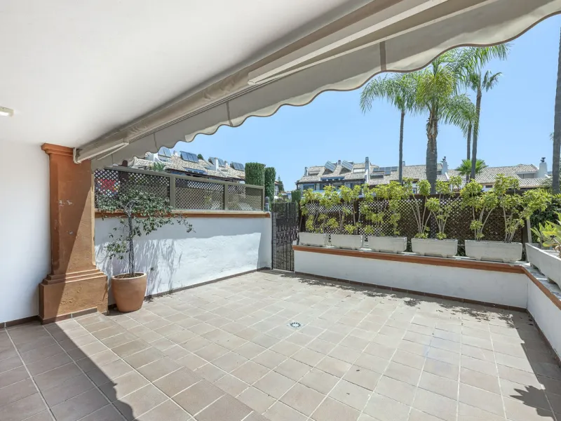 Spacious semi-detached house with terrace, garden, swimming pool and double garage in one of the best residential areas of Marbella