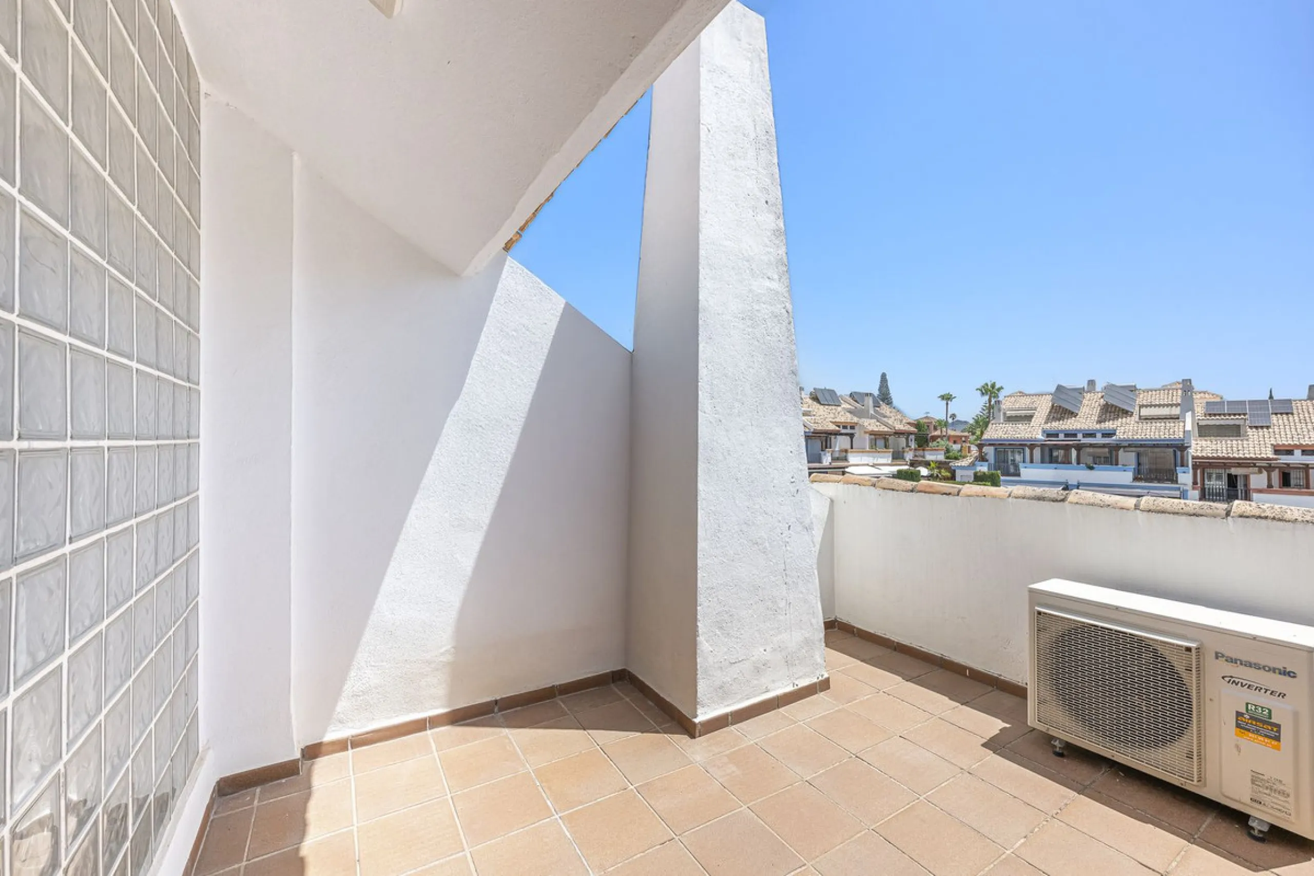 Spacious semi-detached house with terrace, garden, swimming pool and double garage in one of the best residential areas of Marbella