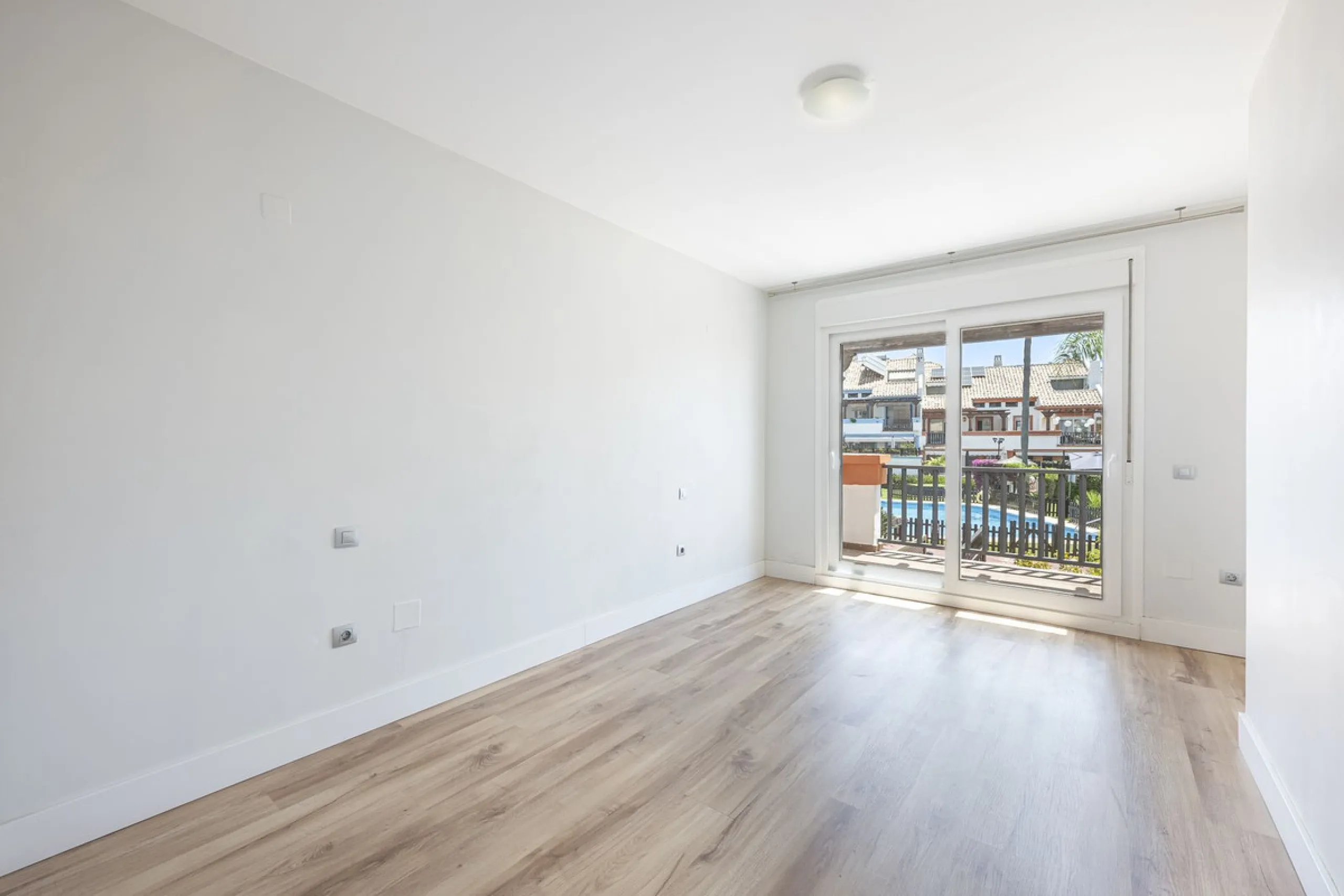 Spacious semi-detached house with terrace, garden, swimming pool and double garage in one of the best residential areas of Marbella