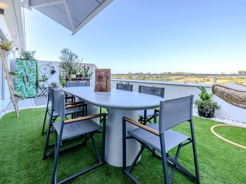 We offer for sale this fantastic fully furnished brand new 2 bedroom penthouse in Oceana Gardens. The south west facing property consists of 2 bedrooms, the master bedroom with en-suite bathroom and access to the large 30 metre terrace with open and sea v