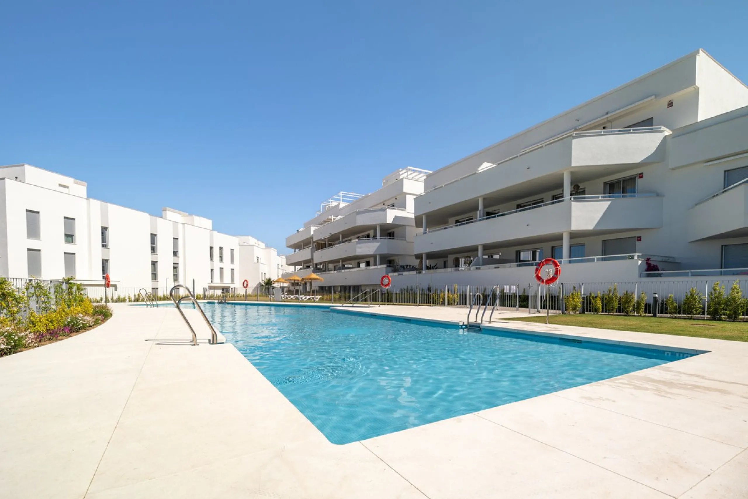 Apartment - Penthouse в продаже в Estepona, Málaga. В доме 2 спален и 2 ванных комнат. Площадь дома 75 м²