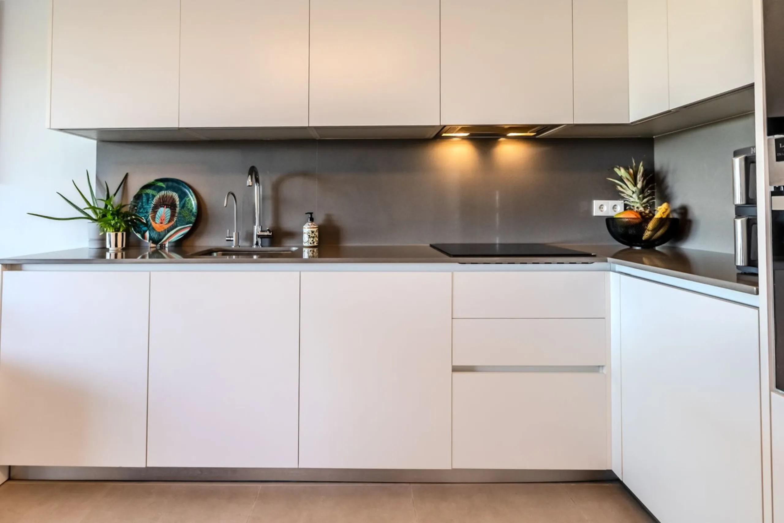 Apartment - Penthouse в продаже в Estepona, Málaga. В доме 2 спален и 2 ванных комнат. Площадь дома 75 м²