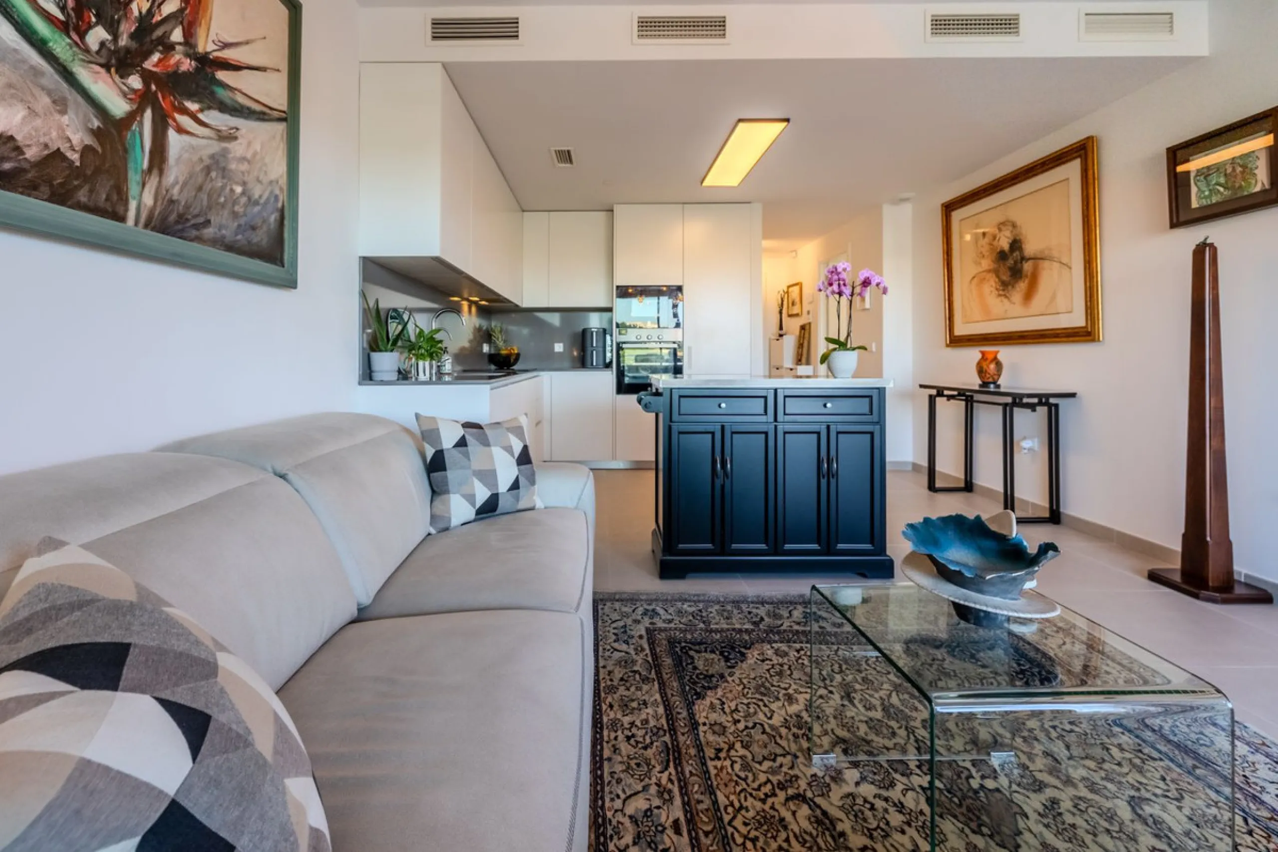Apartment - Penthouse в продаже в Estepona, Málaga. В доме 2 спален и 2 ванных комнат. Площадь дома 75 м²