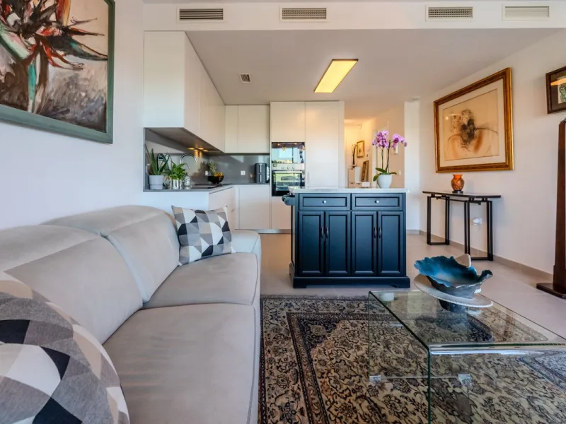 Apartment - Penthouse в продаже в Estepona, Málaga. В доме 2 спален и 2 ванных комнат. Площадь дома 75 м²