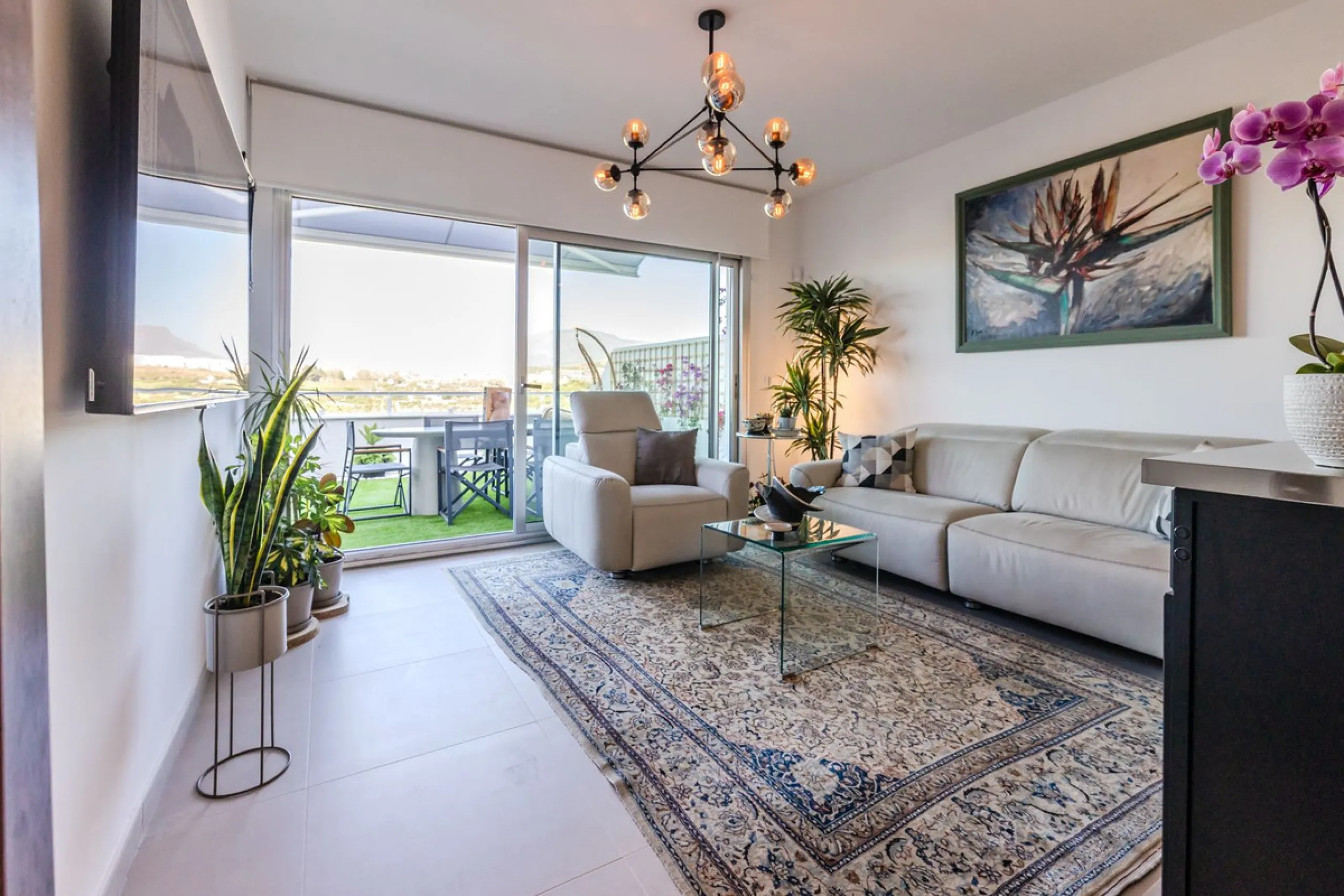 Apartment - Penthouse в продаже в Estepona, Málaga. В доме 2 спален и 2 ванных комнат. Площадь дома 75 м²