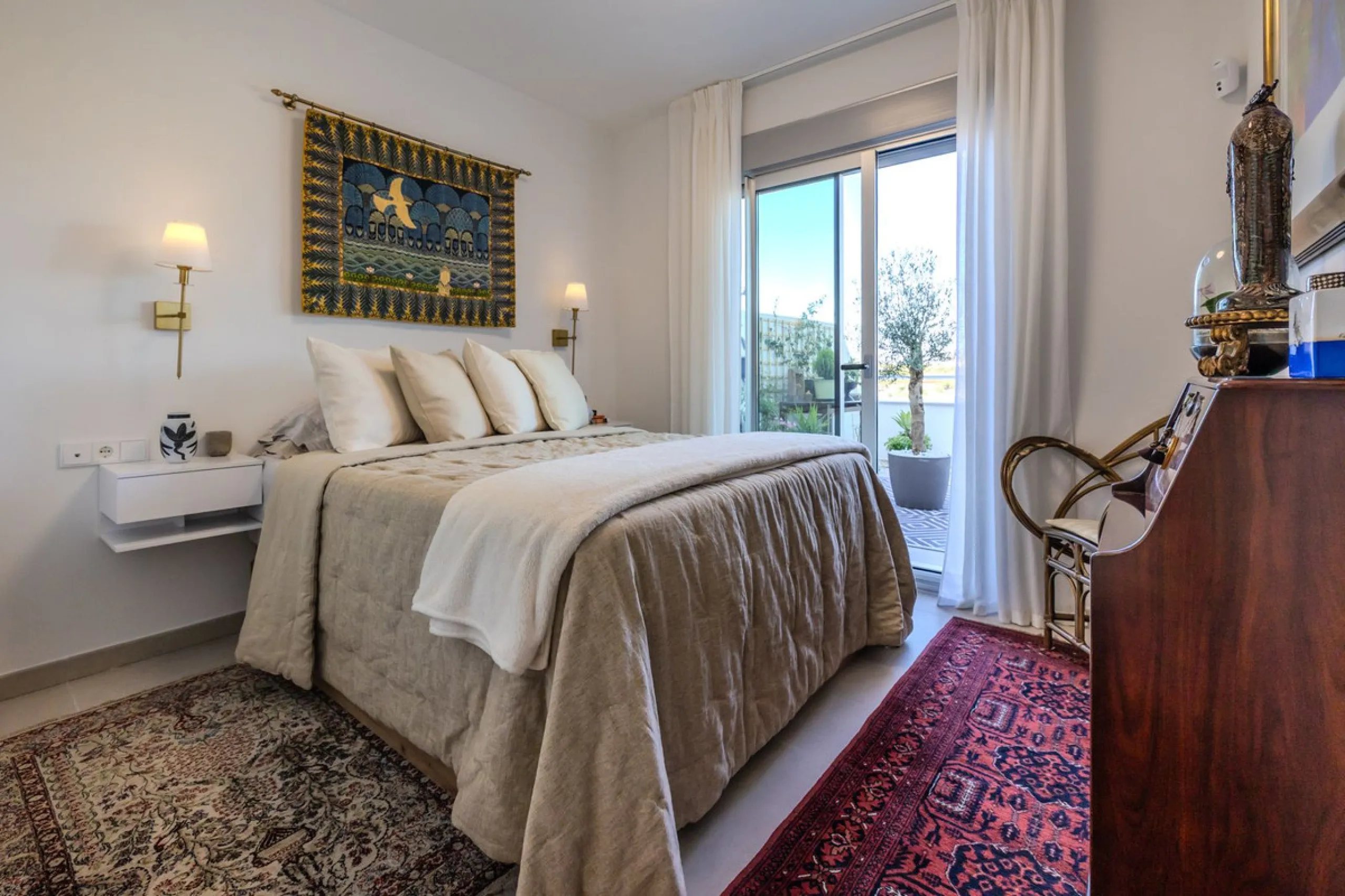 Apartment - Penthouse в продаже в Estepona, Málaga. В доме 2 спален и 2 ванных комнат. Площадь дома 75 м²