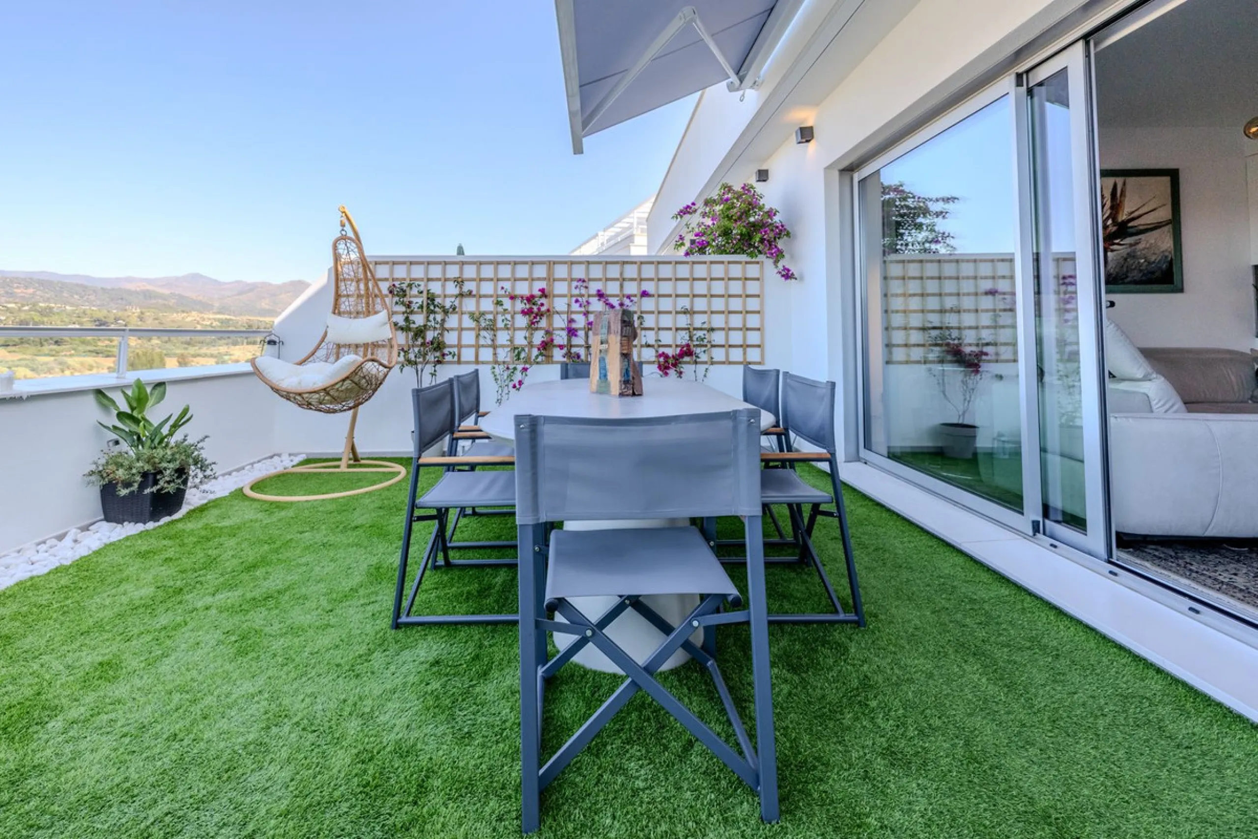 Apartment - Penthouse в продаже в Estepona, Málaga. В доме 2 спален и 2 ванных комнат. Площадь дома 75 м²
