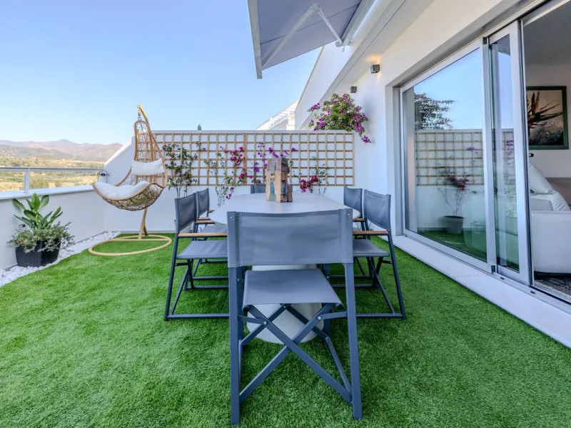 Apartment - Penthouse в продаже в Estepona, Málaga. В доме 2 спален и 2 ванных комнат. Площадь дома 75 м²