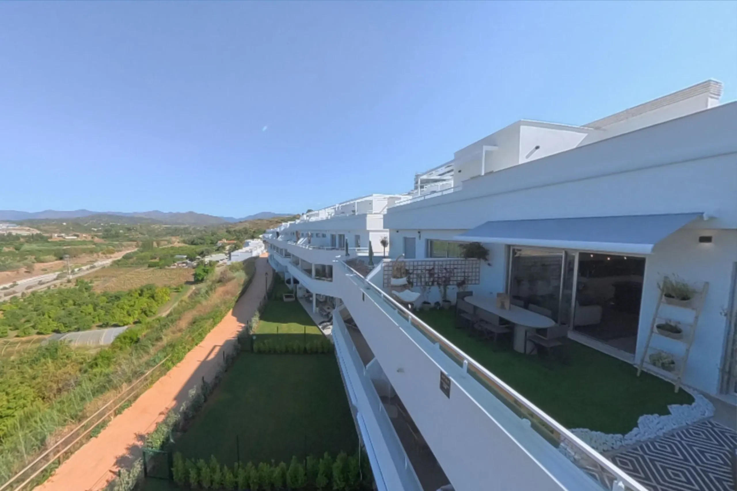 Apartment - Penthouse в продаже в Estepona, Málaga. В доме 2 спален и 2 ванных комнат. Площадь дома 75 м²