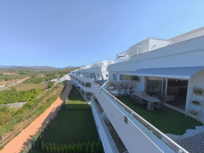Apartment - Penthouse в продаже в Estepona, Málaga. В доме 2 спален и 2 ванных комнат. Площадь дома 75 м²
