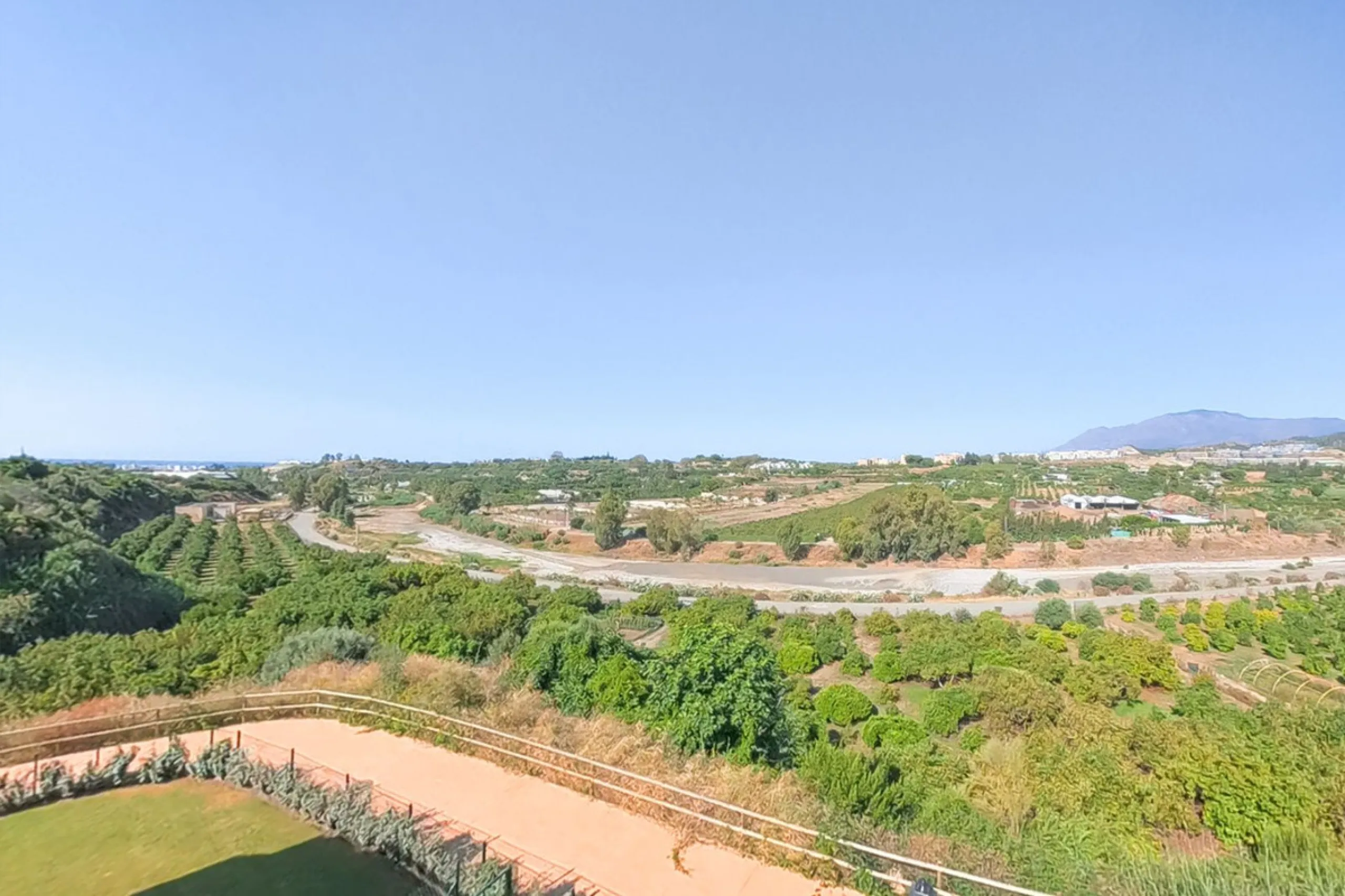 Apartment - Penthouse в продаже в Estepona, Málaga. В доме 2 спален и 2 ванных комнат. Площадь дома 75 м²