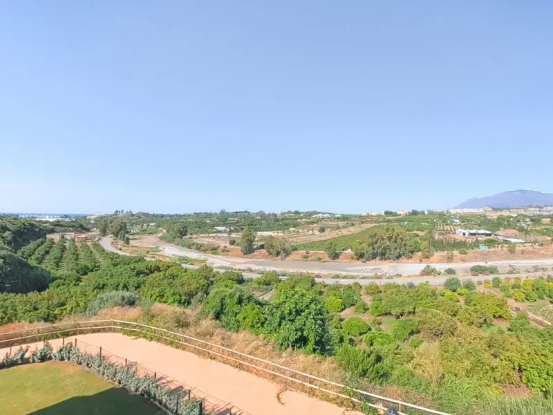 Apartment - Penthouse в продаже в Estepona, Málaga. В доме 2 спален и 2 ванных комнат. Площадь дома 75 м²