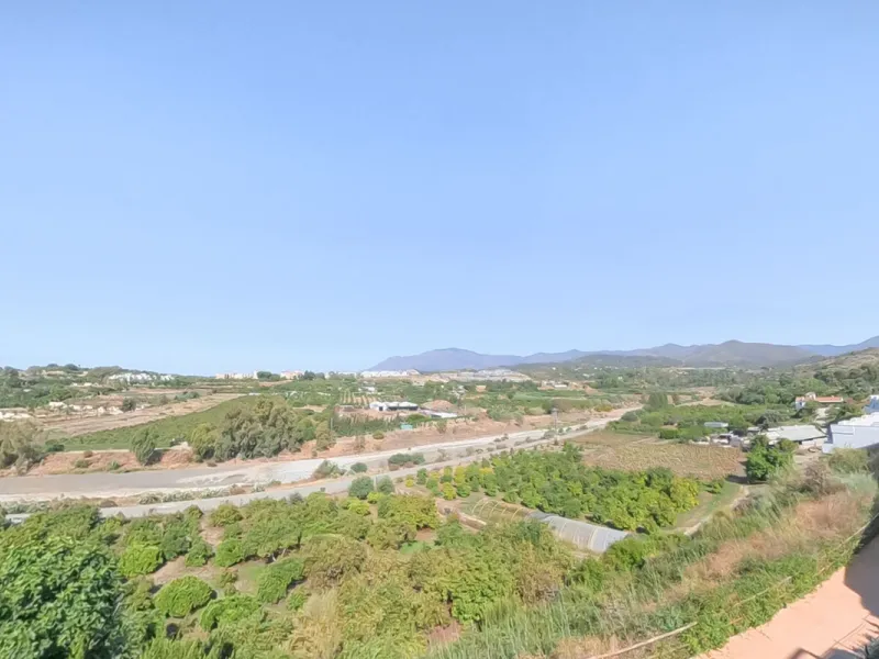 Apartment - Penthouse в продаже в Estepona, Málaga. В доме 2 спален и 2 ванных комнат. Площадь дома 75 м²