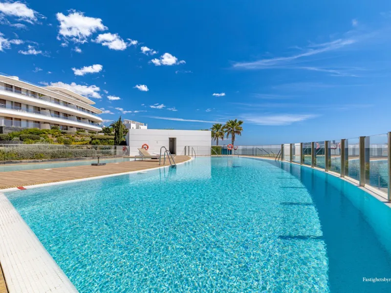 Welcome to this luxurious apartment located in the exclusive beachfront residential complex The Edge. This 2nd floor home offers four bedrooms and two bathrooms with exclusive Dornbracht finishes. The open concept living room and kitchen create a social a